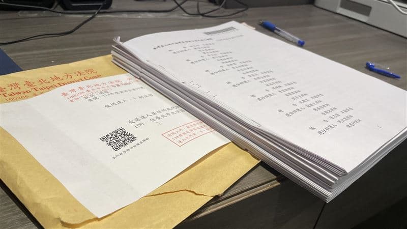 陳佩琪今(7)天一早再度透過社群平台發聲,她稱柯文哲的案子就是『騙票搜索、無理由羈押、沒證據起訴』。(圖/翻攝自陳佩琪臉書)