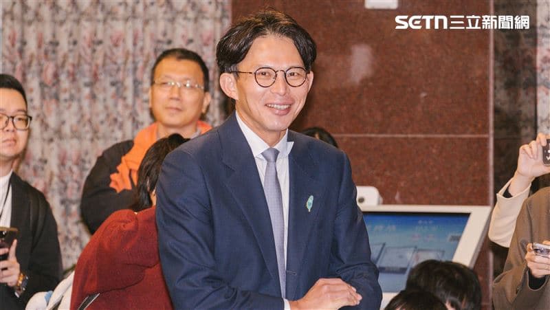 新北藍綠白三方競爭,備受各界討論。(組合圖/中午來開匯提供、蘇巧慧、黃國昌臉書)
