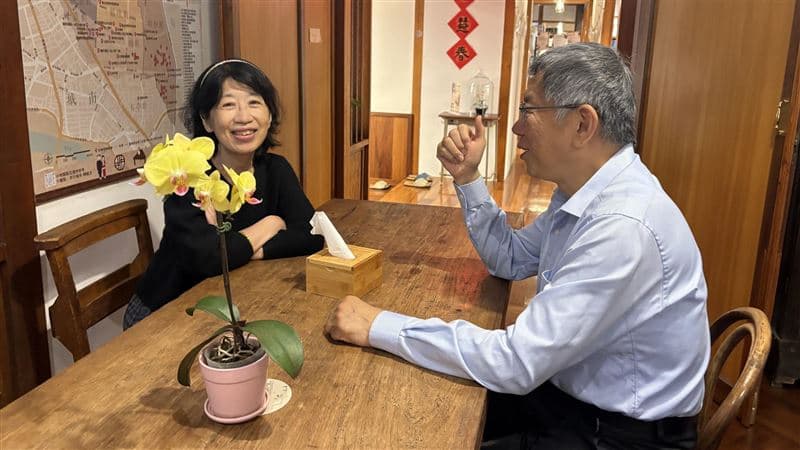 民眾黨前主席柯文哲妻子陳佩琪今(3)日再度發文談及2024年未能成行的美國行,粉專《國魚獨角戲》發文打臉,陳佩琪在2024、2025、2026年對該次赴美的理由都不同。(圖/翻攝自陳佩琪臉書)