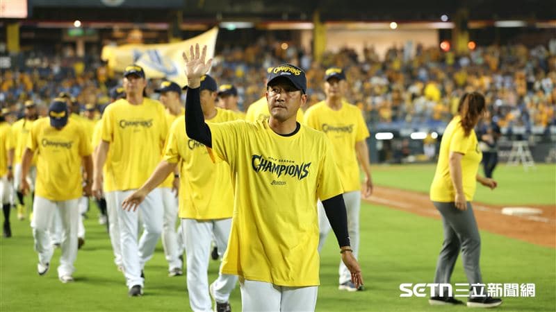 黃色彩帶眼前落下　平野惠一形容像拍影集