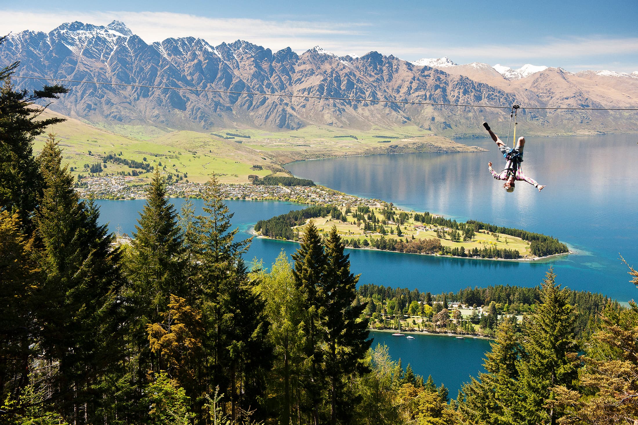 參加Ziptrek Ecotours推出的森林滑索,有機會從皇后鎮800米的高空中眺望小鎮如詩如畫的夢幻湖景。(Ziptrek Ecotours提供)