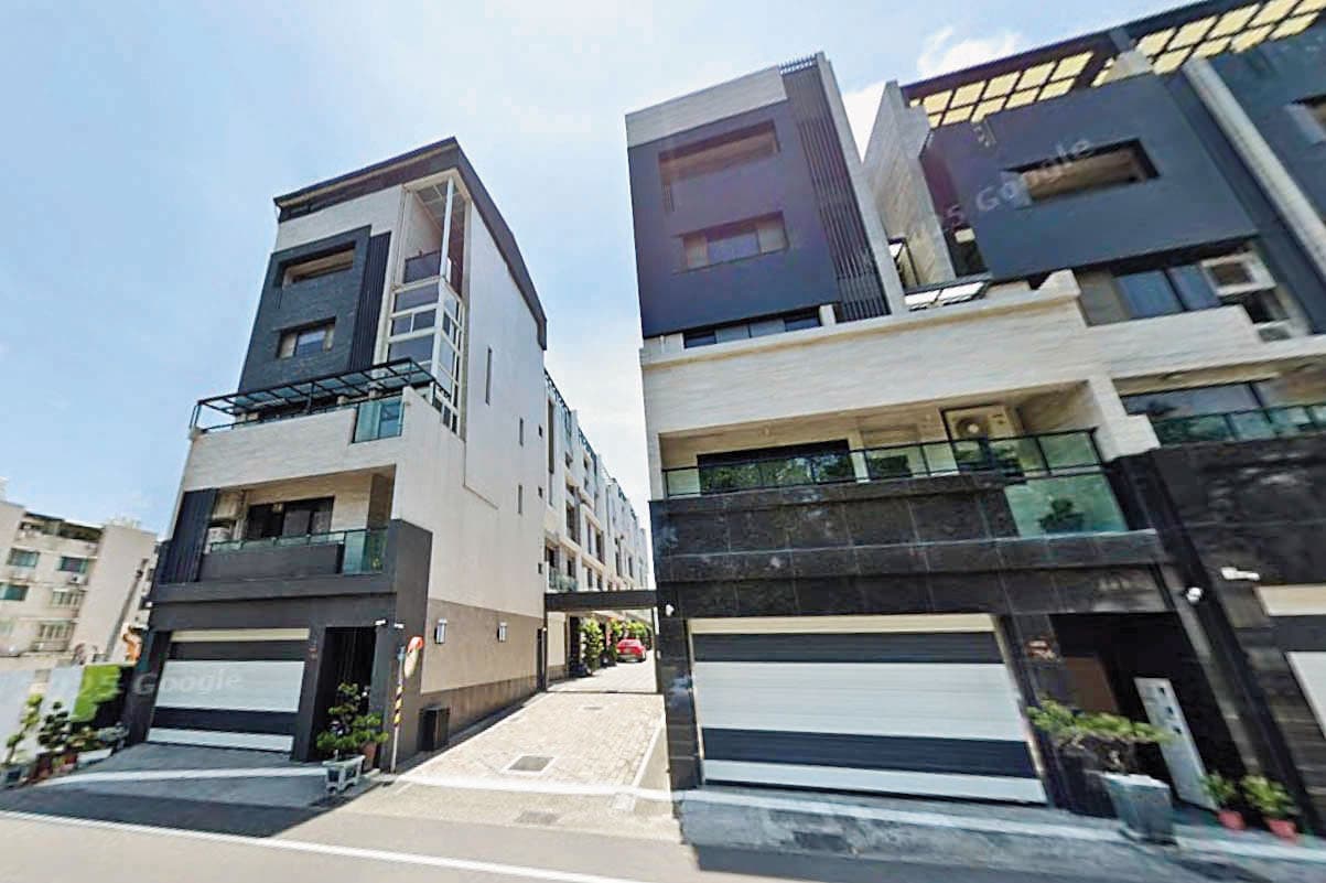 劉怡萱名下的台南透天豪宅相當氣派,目前已透過房仲出售中,這其實是常如山出錢借名登記在她名下。(翻攝Google Maps)