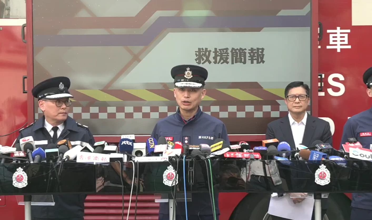 消防處長楊恩健說明救災情況。(翻攝自香港消防處直播)