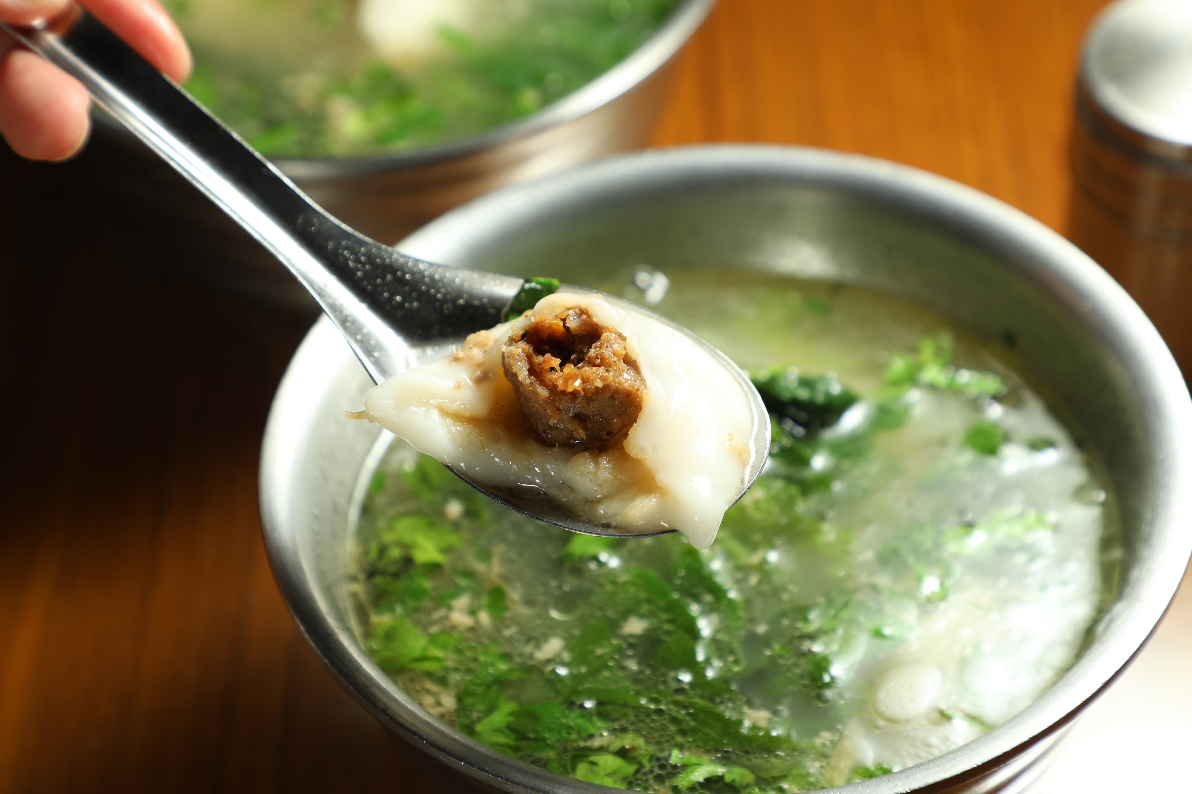 必點湯圓皮超薄、肉餡超鮮美的「招牌鮮肉湯圓」。（70元／份）
