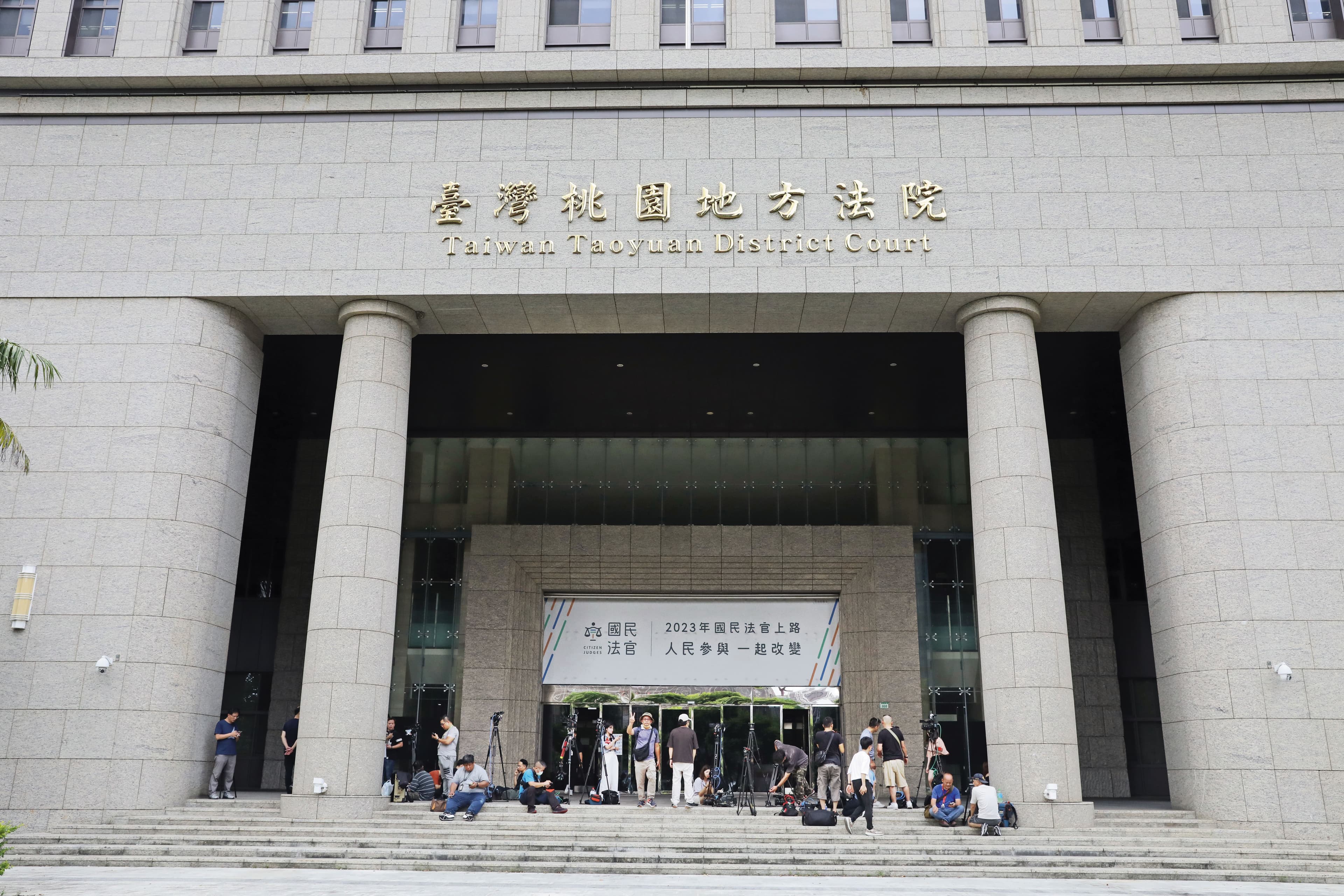 桃園地院審理鄭文燦遭控收賄案，已開始詰問證人。