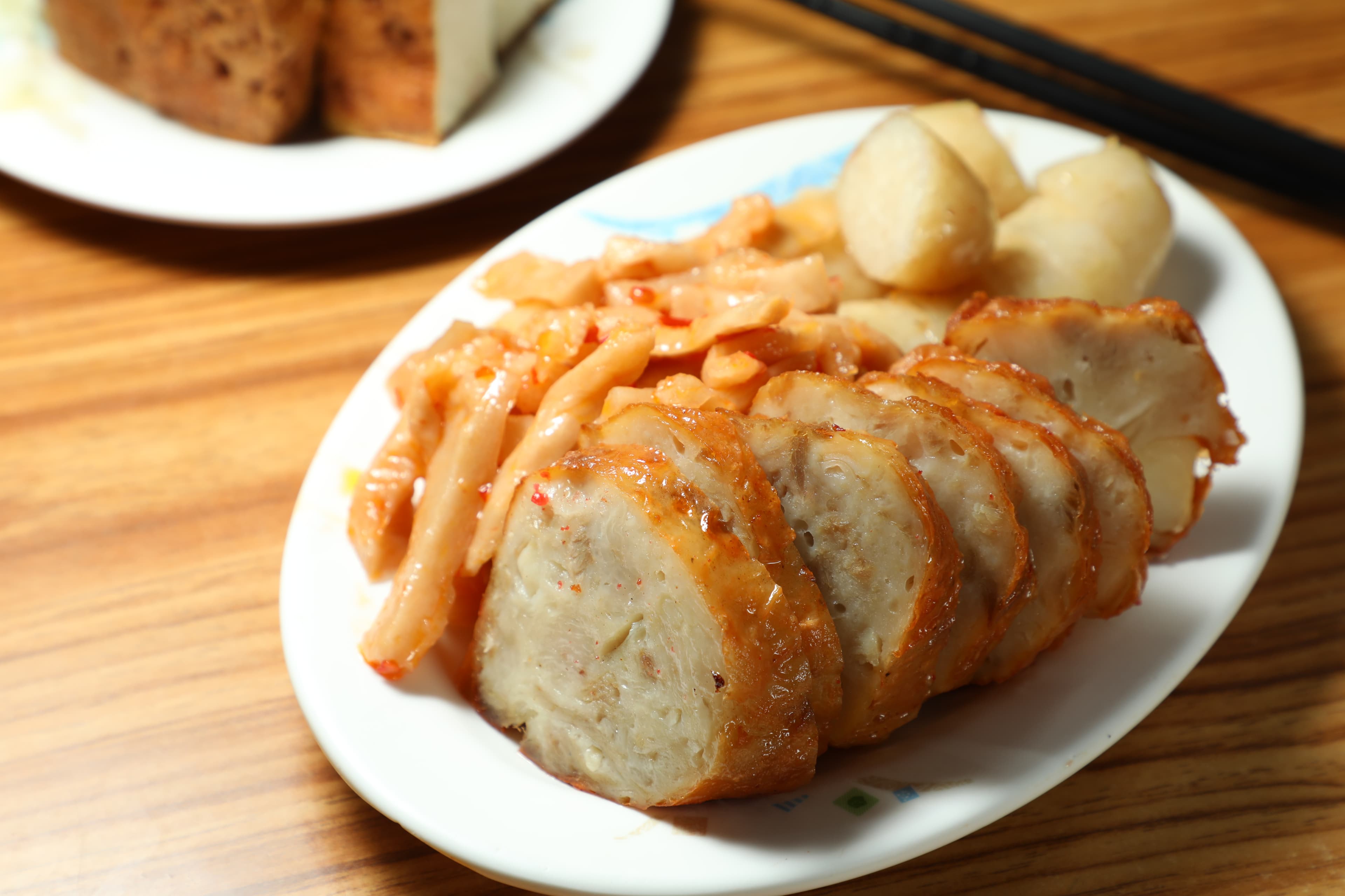 「米腸＋肉捲」又會配上不同的醃菜。（90元／小份）