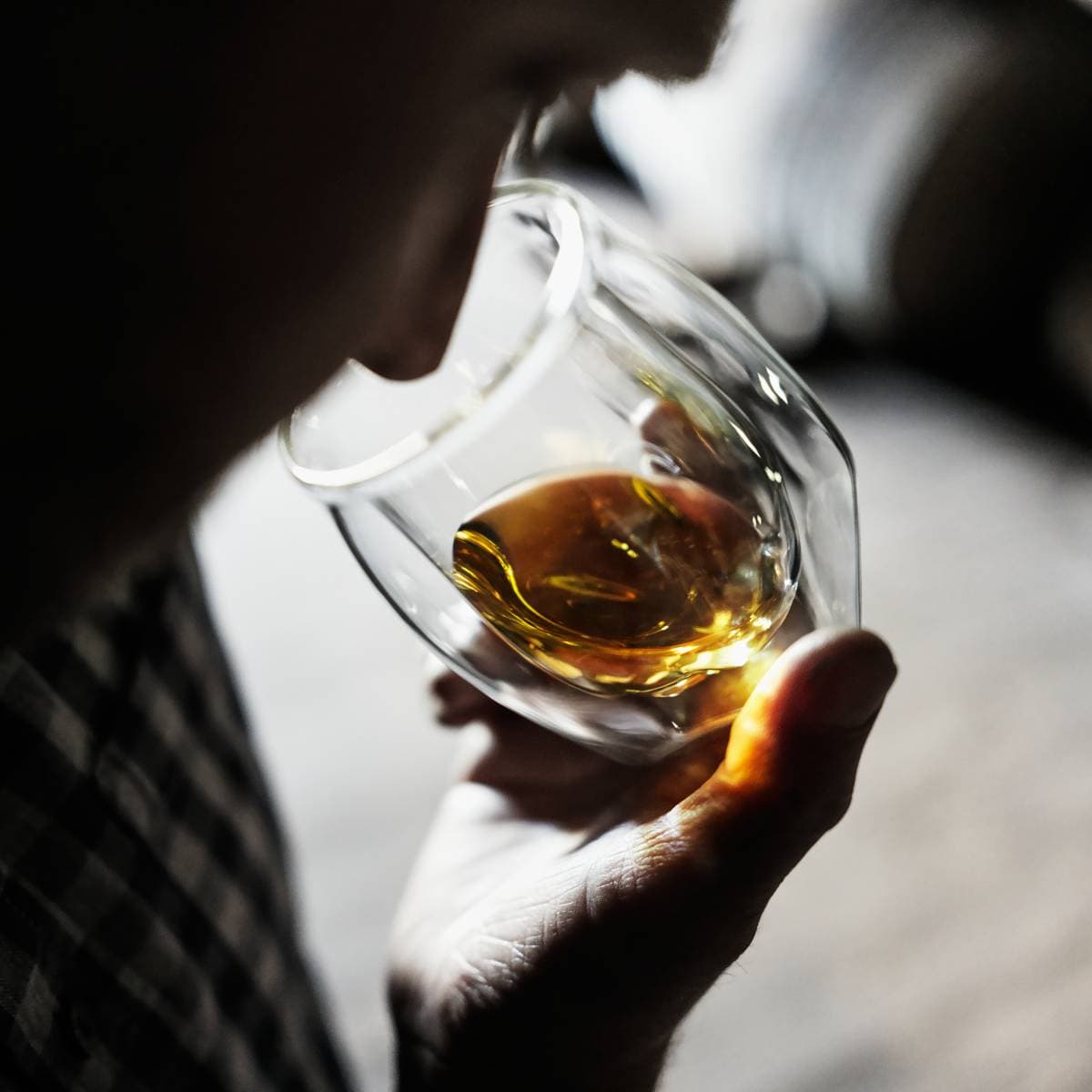 布萊迪旗下超重泥煤酒款Octomore奧特摩系列,其泥煤酚值可高達200ppm以上,也就是這麼強烈,反而保留更多香氣。