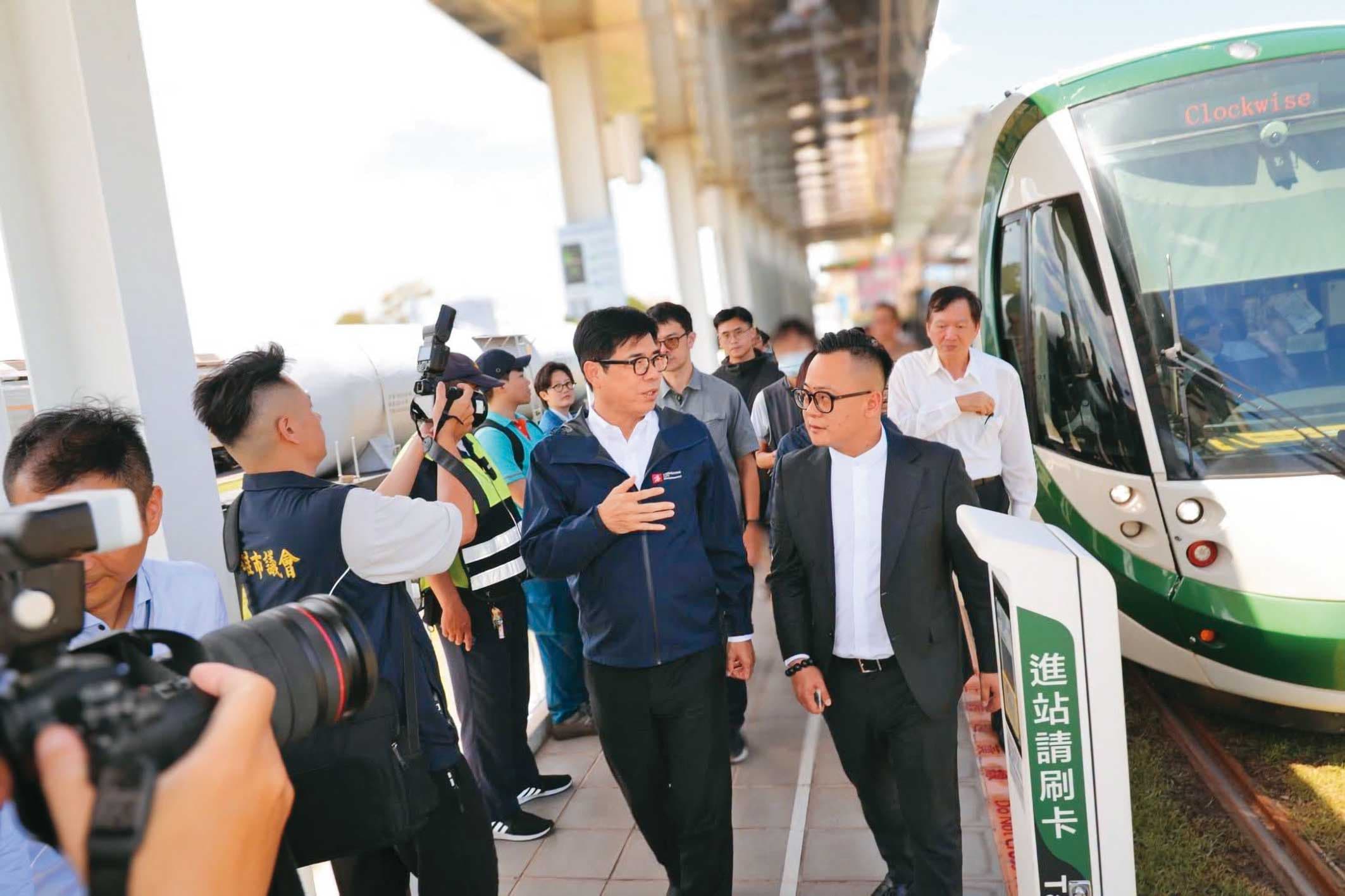 童子瑋7月率隊前往高雄請益,考察高雄港灣建設與都市轉型經驗。(翻攝童子瑋臉書)