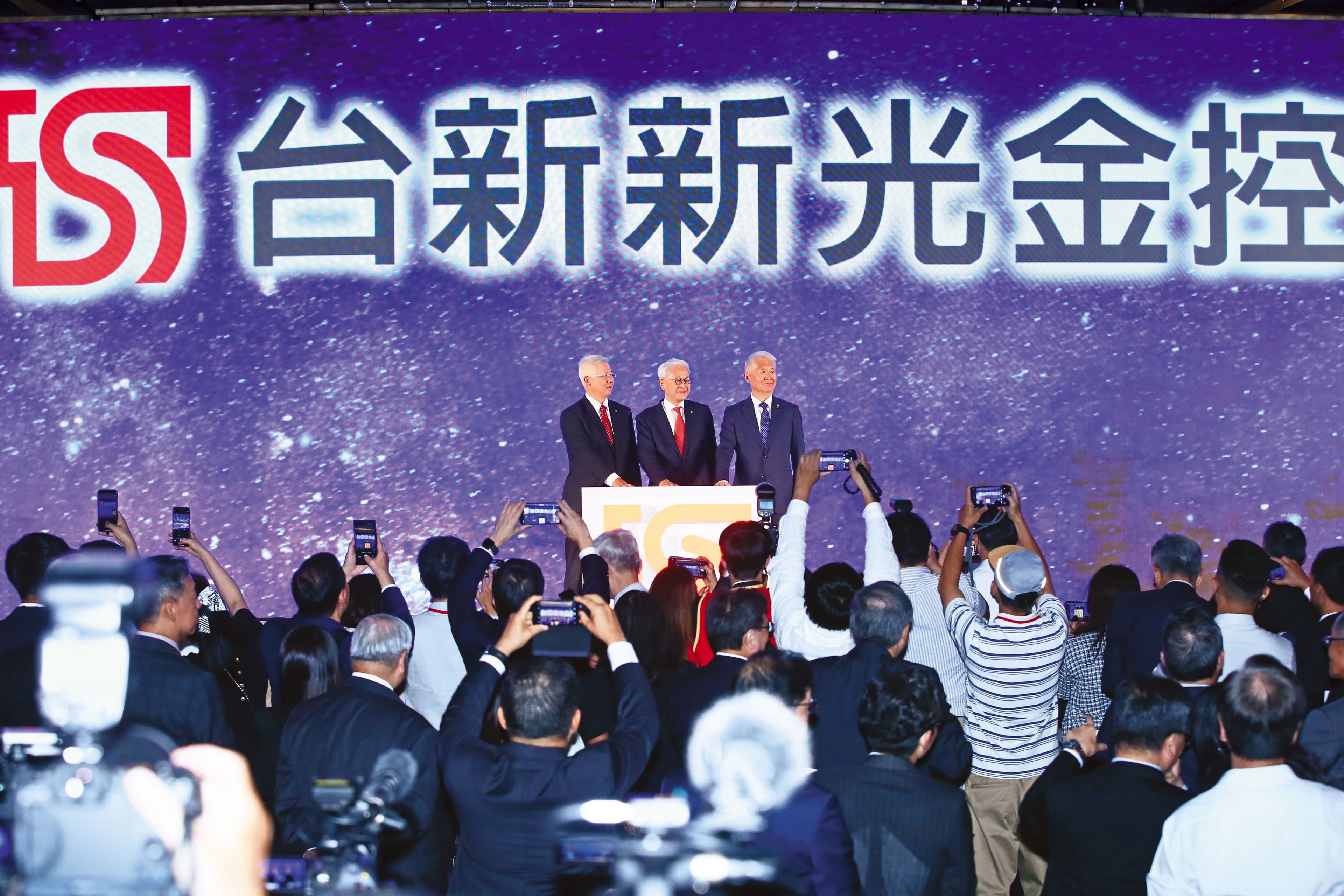 上任後,彭金隆遇到多起重大金融併購案,其中台新新光金控合併極為一例。