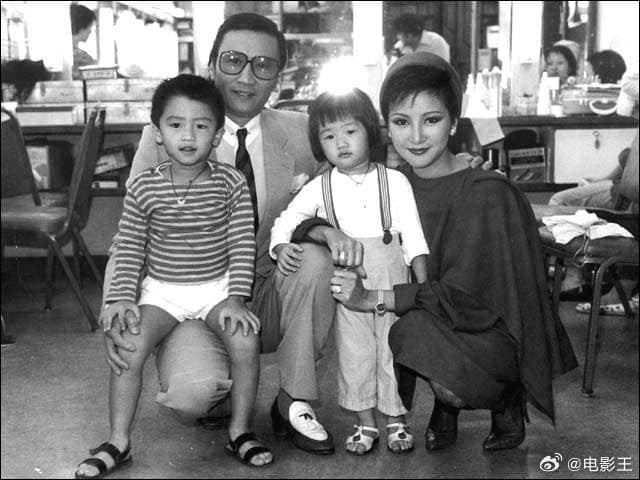 謝賢與前妻狄波拉生下謝霆鋒、謝婷婷兄妹,4人堪稱全港最受矚目家庭。(微博圖片)