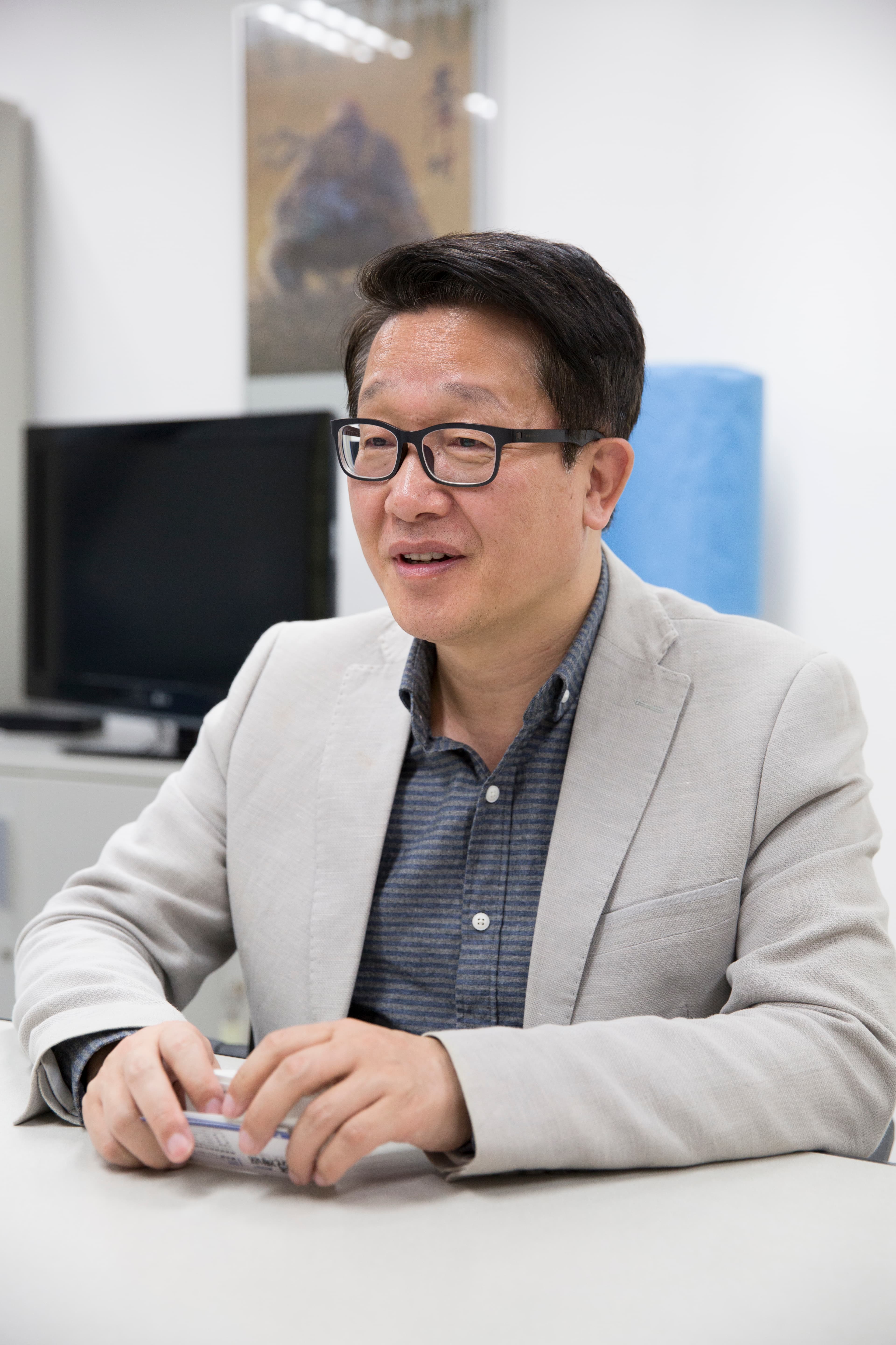 釜山影展的副執行委員長金智奭強調,釜山影展的特色就是從不向政治力妥協。