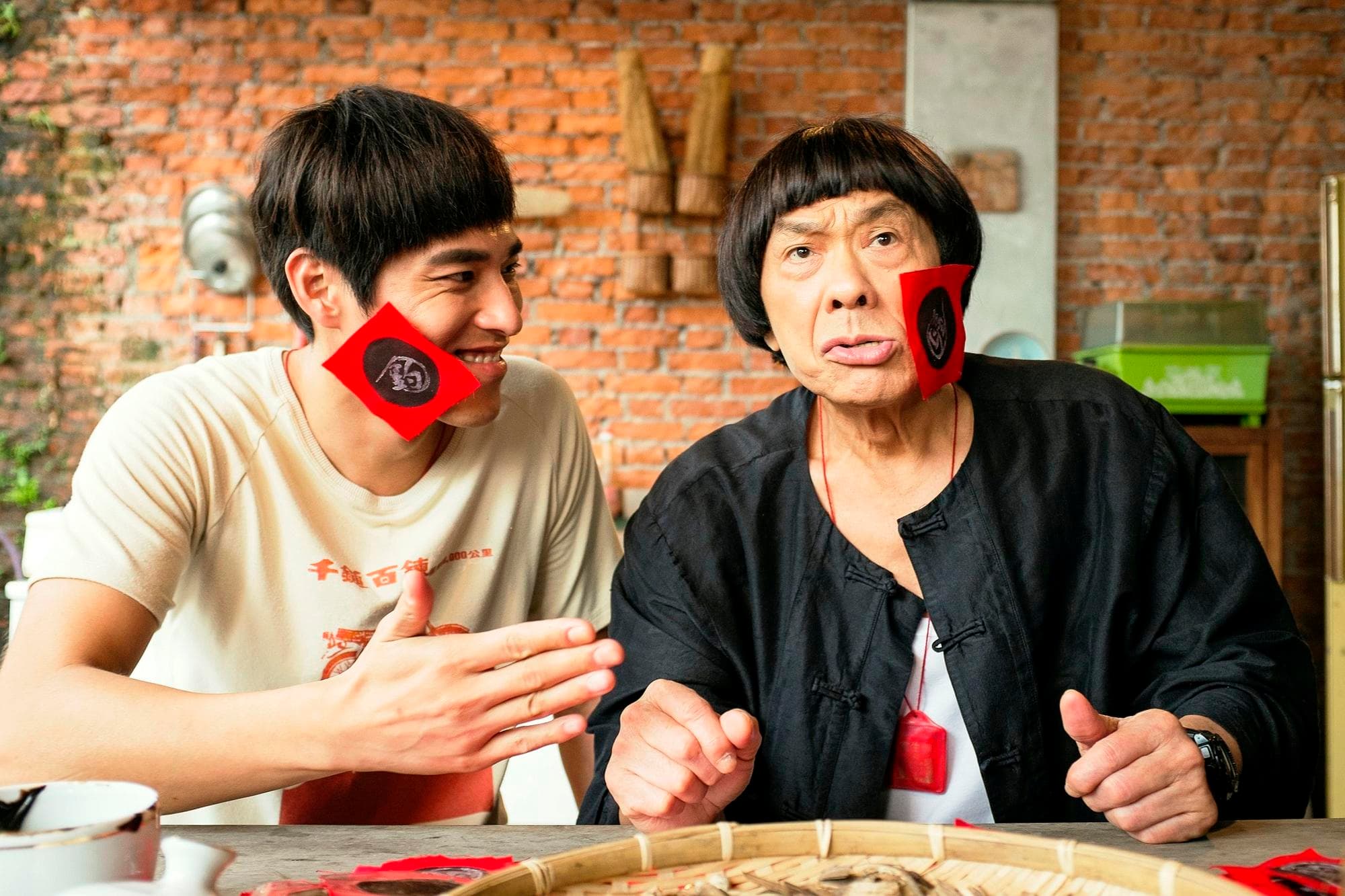 豬哥亮與藍正龍在《大釣哥》中有精采對手戲。