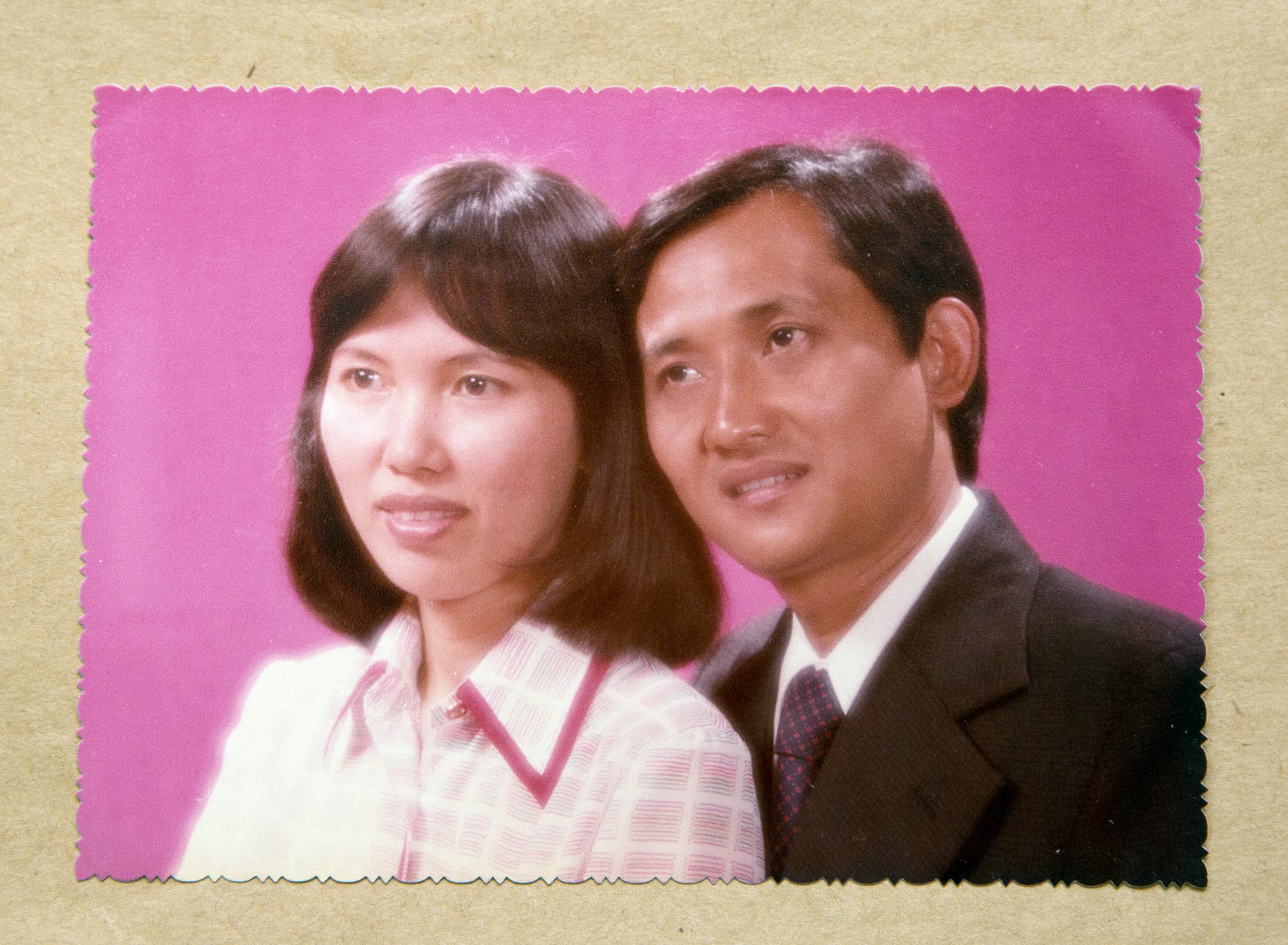 吳英美(左)33歲時和印尼華僑丈夫結婚,2人定居台灣。(吳英美提供)