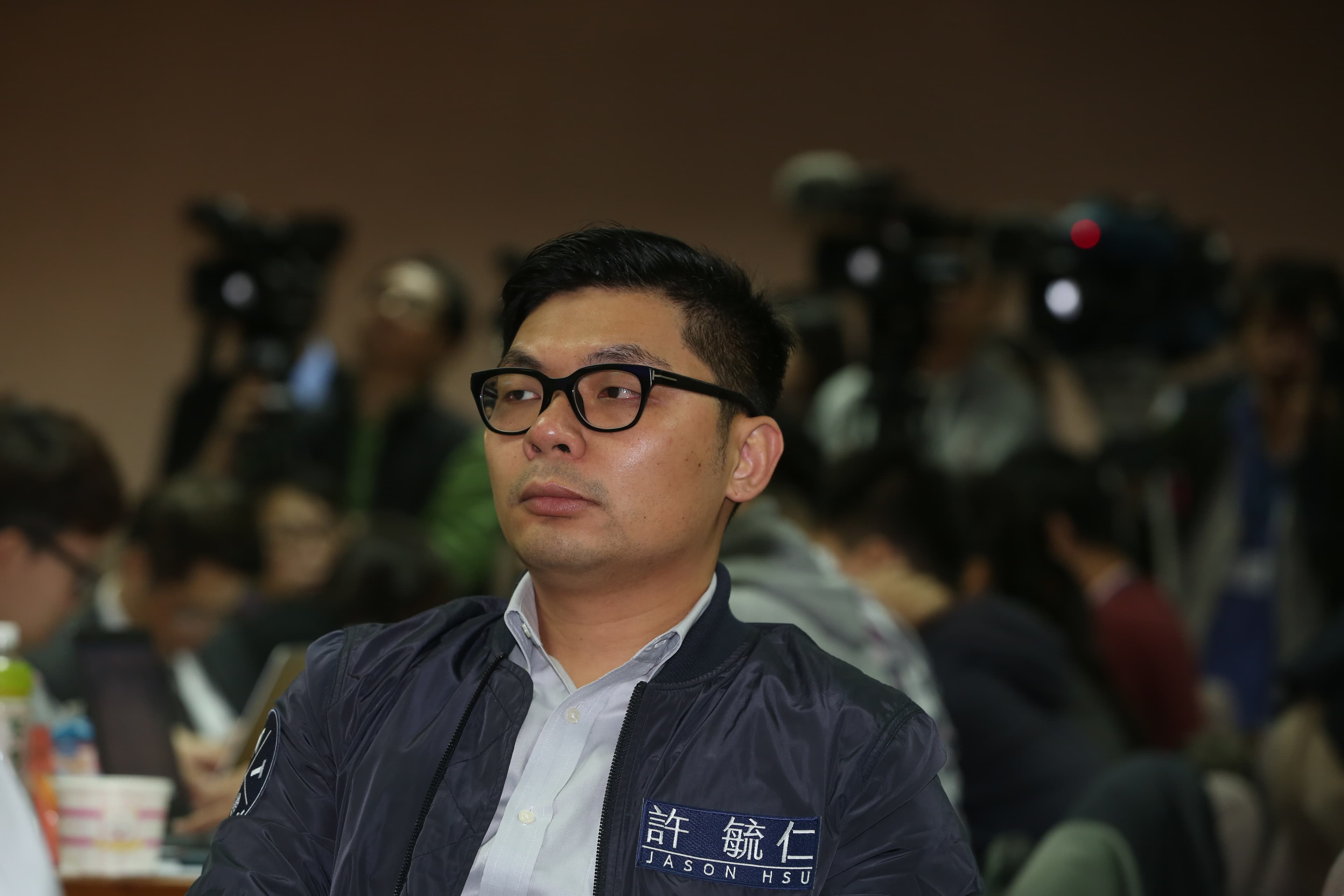 立委許毓仁認為,政府對Uber採取重罰政策是最懶惰的做法。