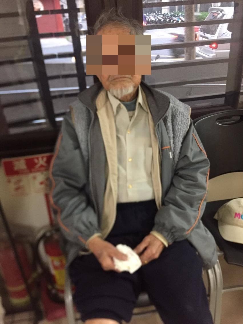 九旬張姓老翁有輕微失智,幸好熱心民眾報警,警方也盡力協尋。