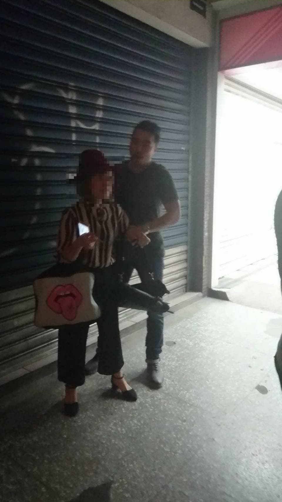 吳女不分是非護著黃嫌,幾近違反妨害公務罪。