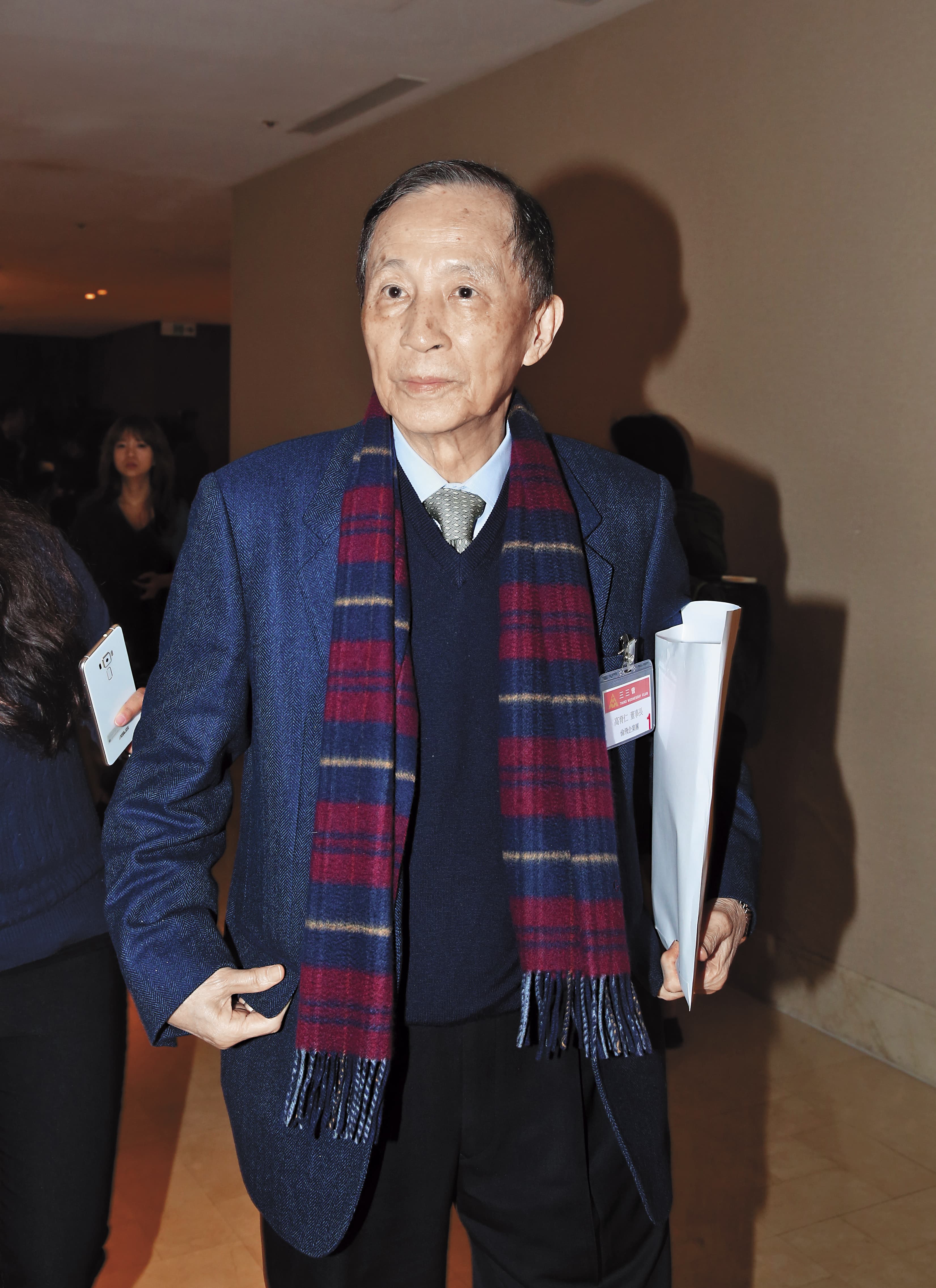新北市長朱立倫的岳父高育仁,一度傳出要以15億元買中廣。