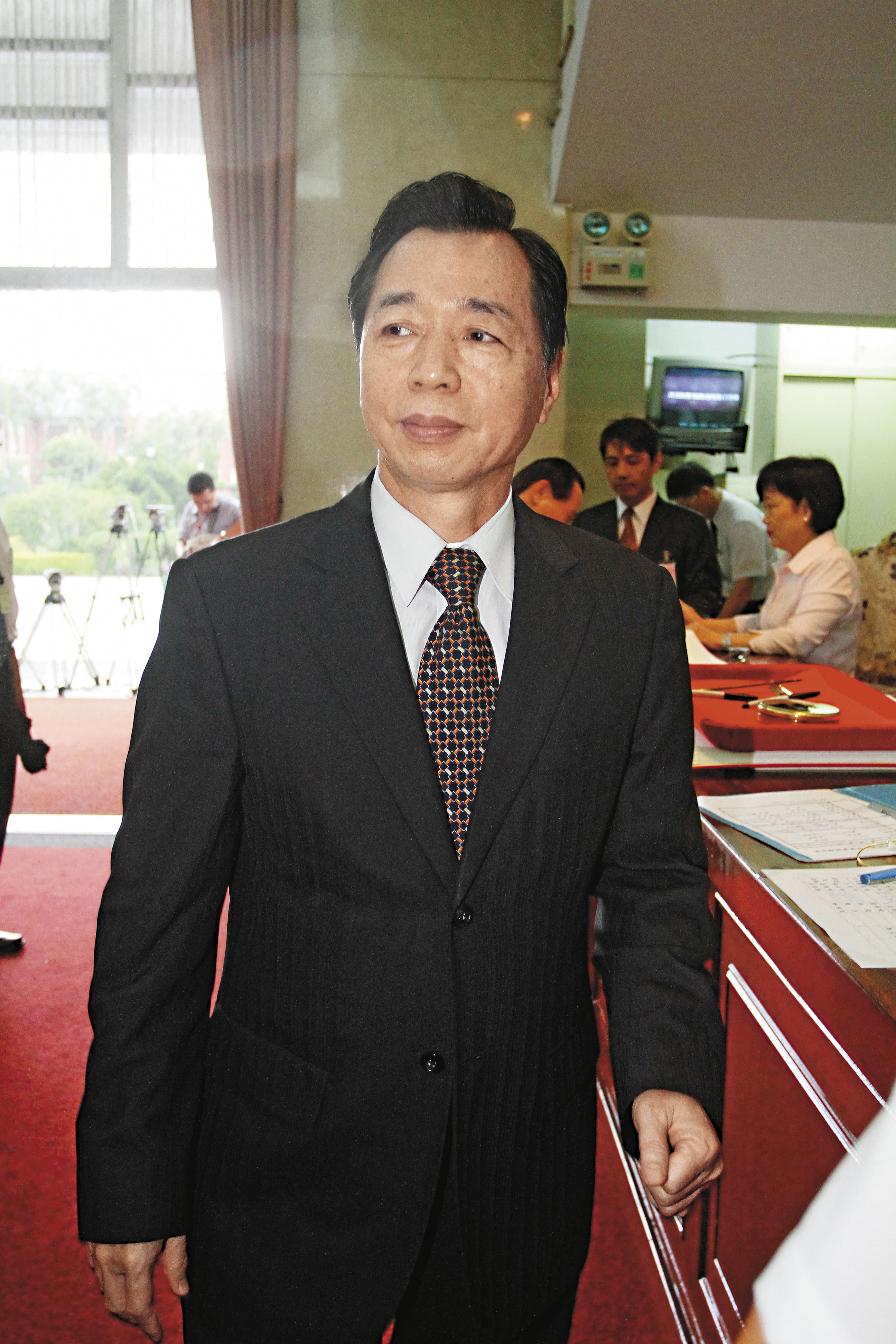 台北市前財政局長李述德與遠雄議約時,刪除大巨蛋營運權利金,涉及圖利遠雄集團。