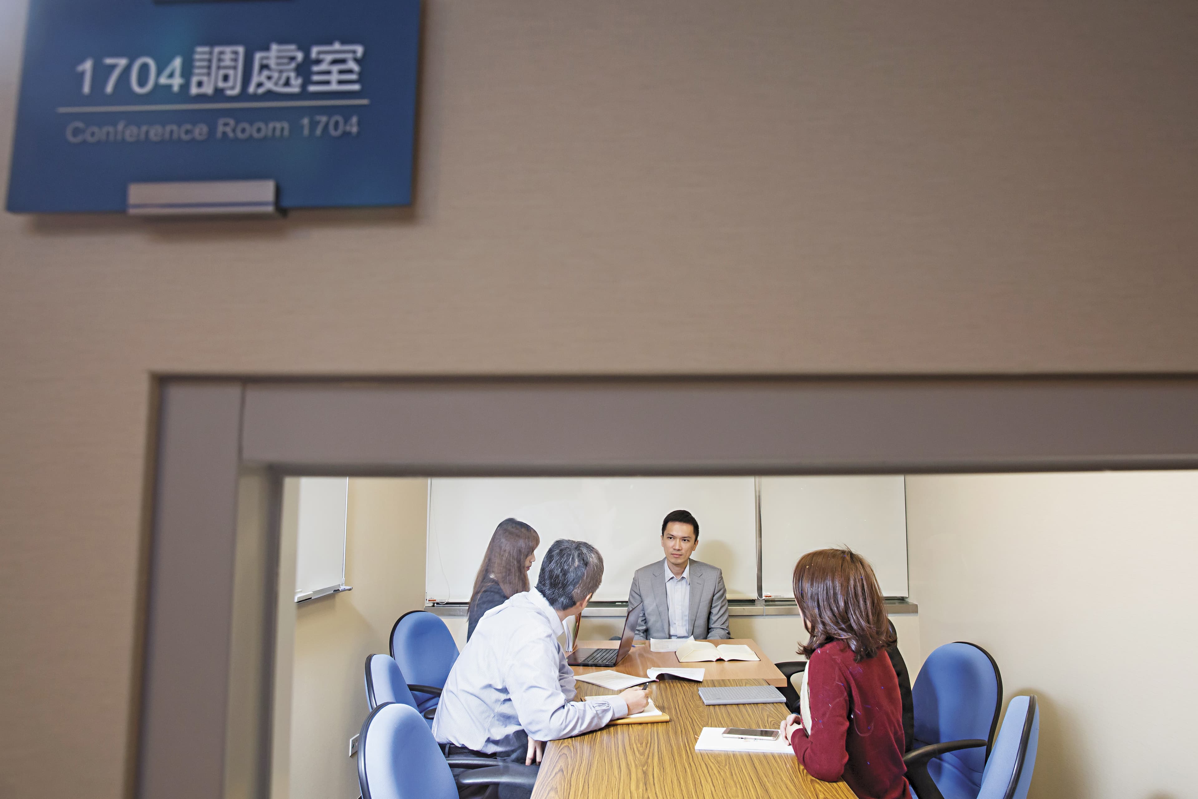 投資型保單糾紛可透過金評中心申訴，賠償金額在100萬元以下，申請人跟相對人都須接受，逾100萬元若不接受則可再提訴訟。