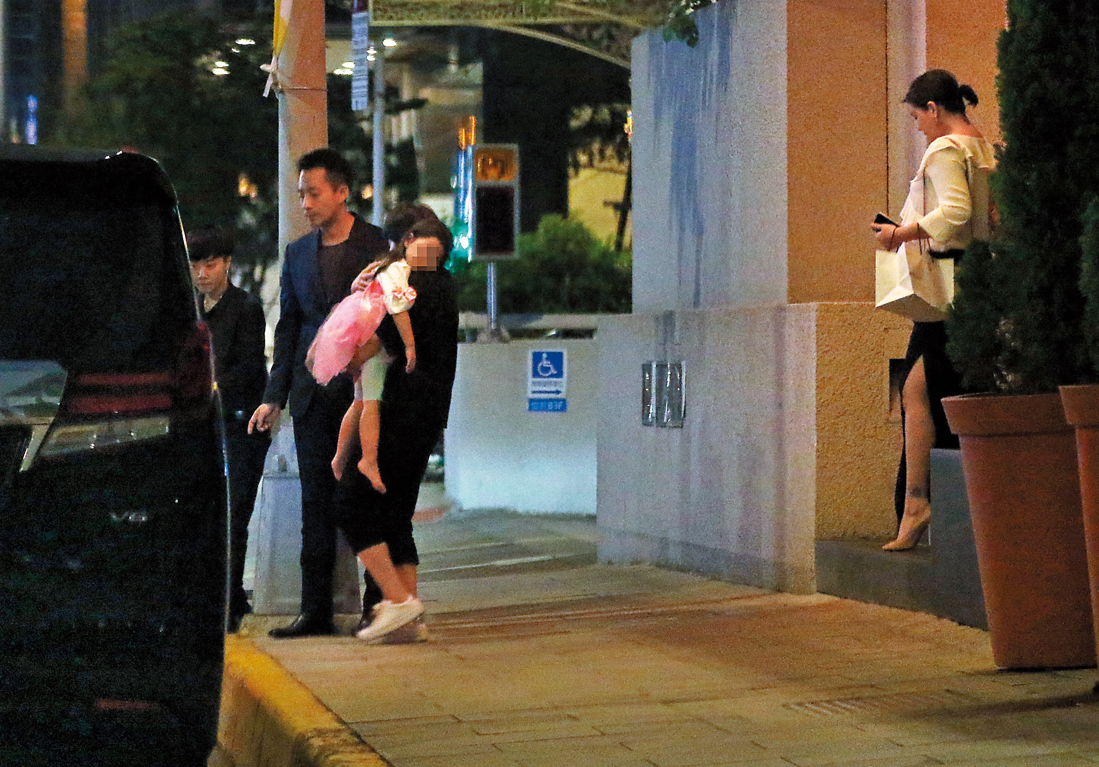 汪小菲（左2）難得與大S（右）合體，場合也是在S HOTEL，夫妻生活重心都擺在事業上。