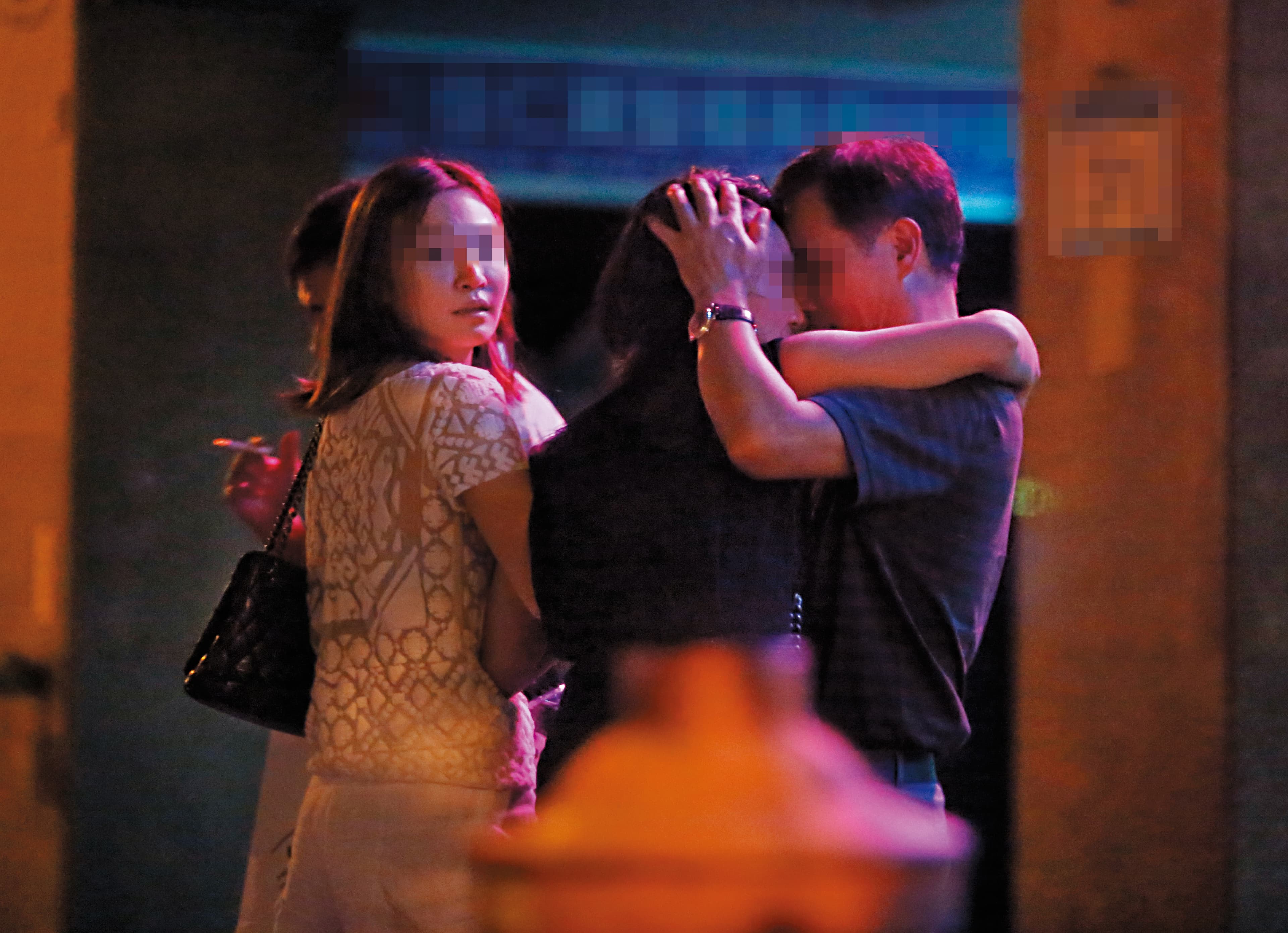OLA酒吧小姐們的外型完全不輸職業模特兒,經常讓客人流連忘返。