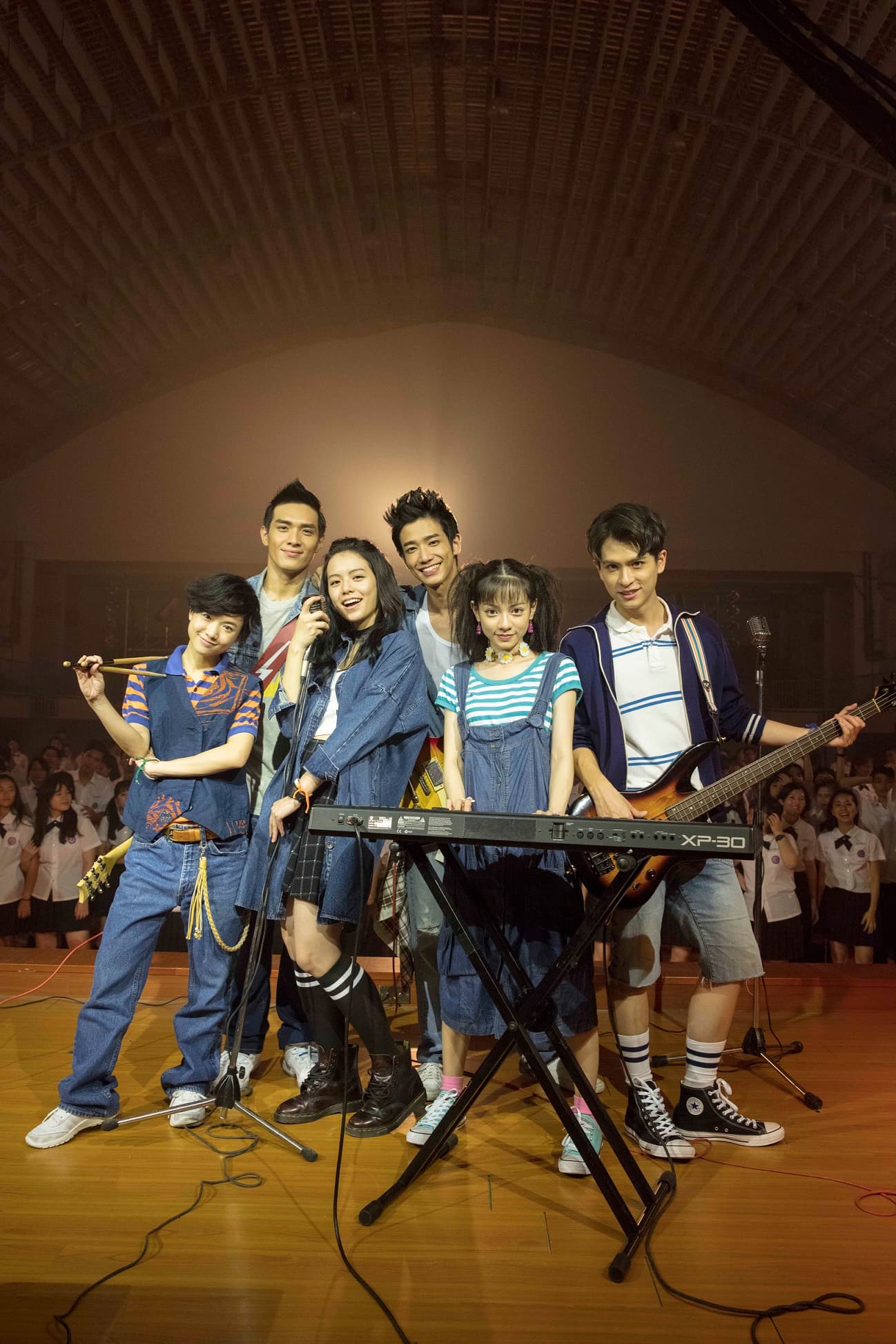 月球幫6人組在戲中演唱張雨生經典歌曲。（星泰娛樂）
