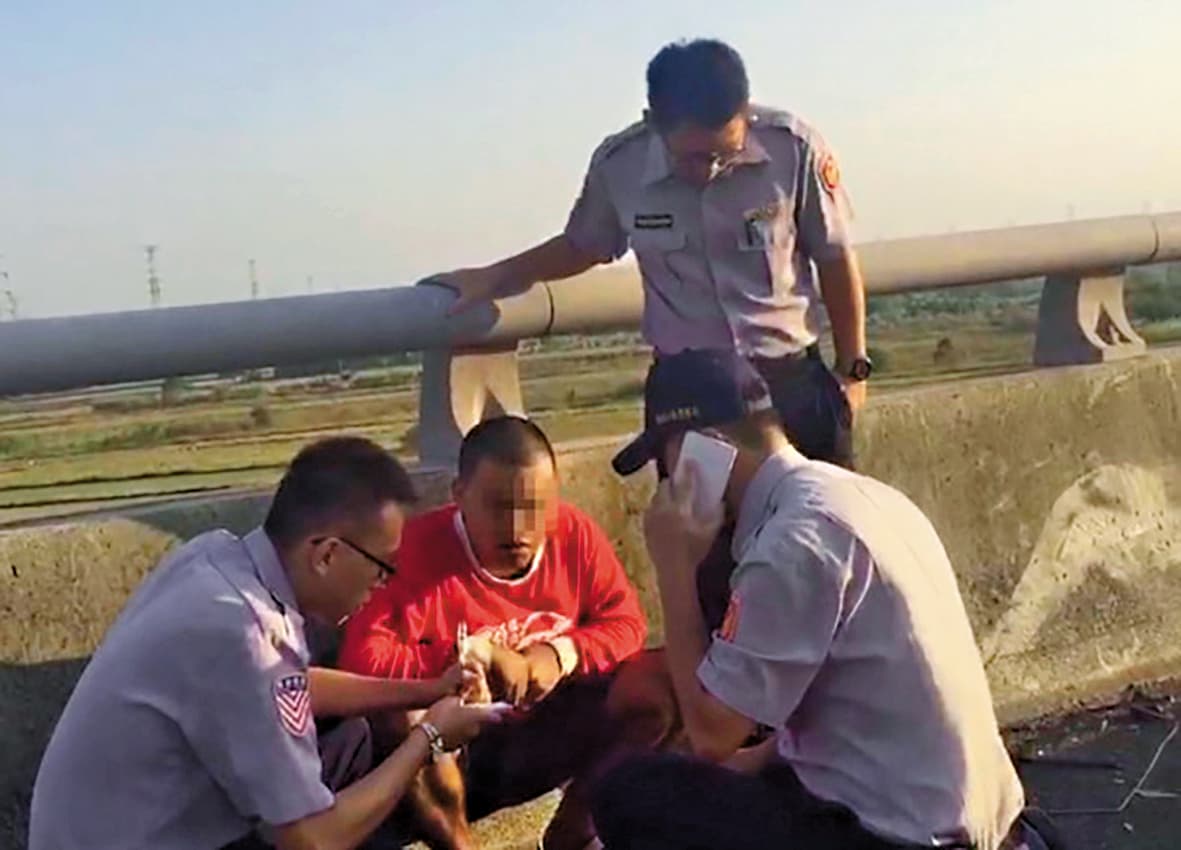 肇事駕駛東俊仁是無照駕駛,他駕駛的拖板車早就被註銷牌照。(翻攝畫面)