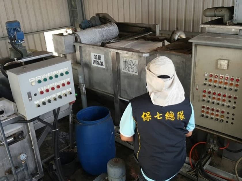 保七查獲直接繞流排放。(警方提供)