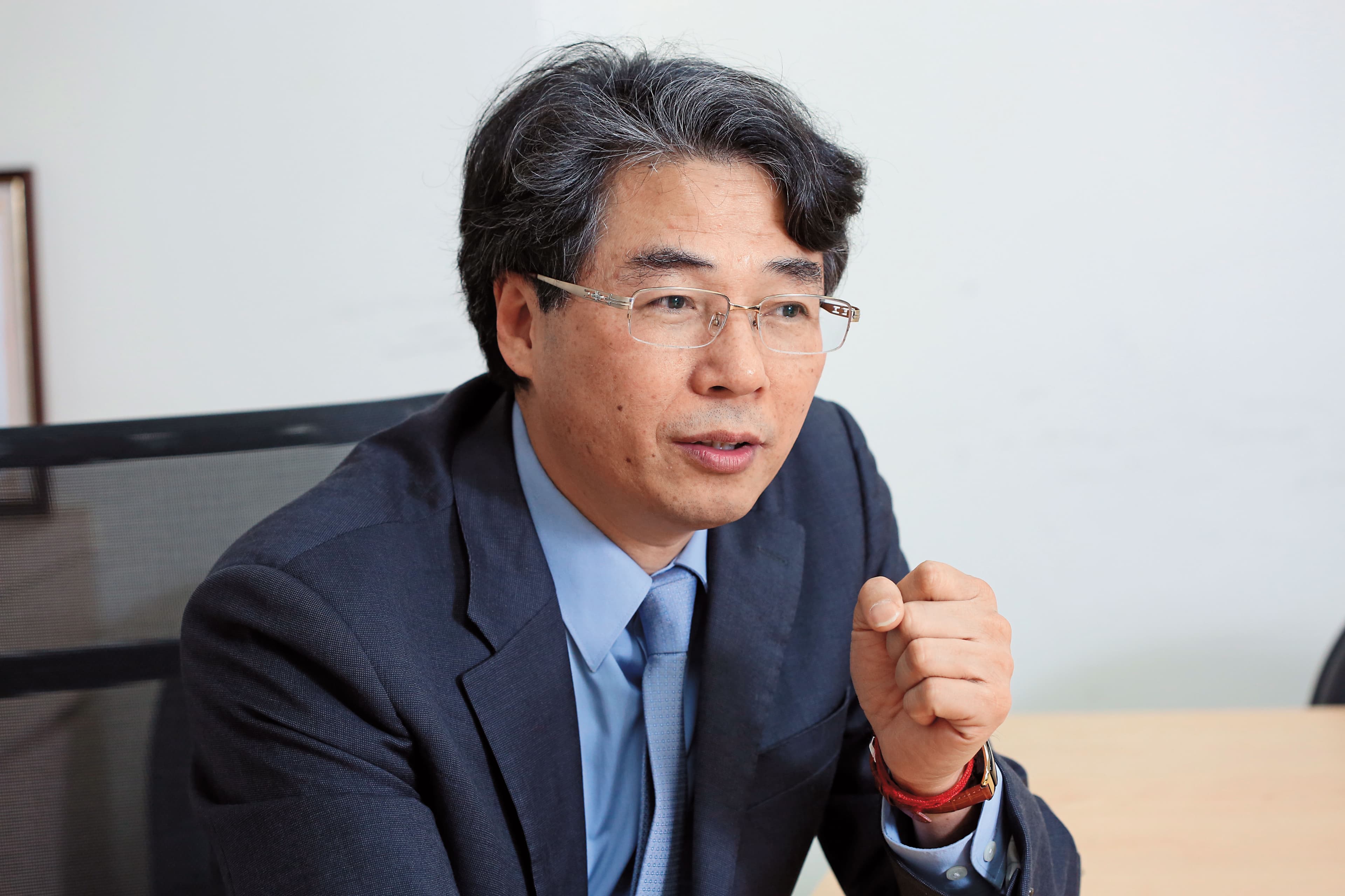 捷安達保經董事長吳鴻麟認為,只要了解商品,不拿短期資金買,類全委保單是不錯的工具。