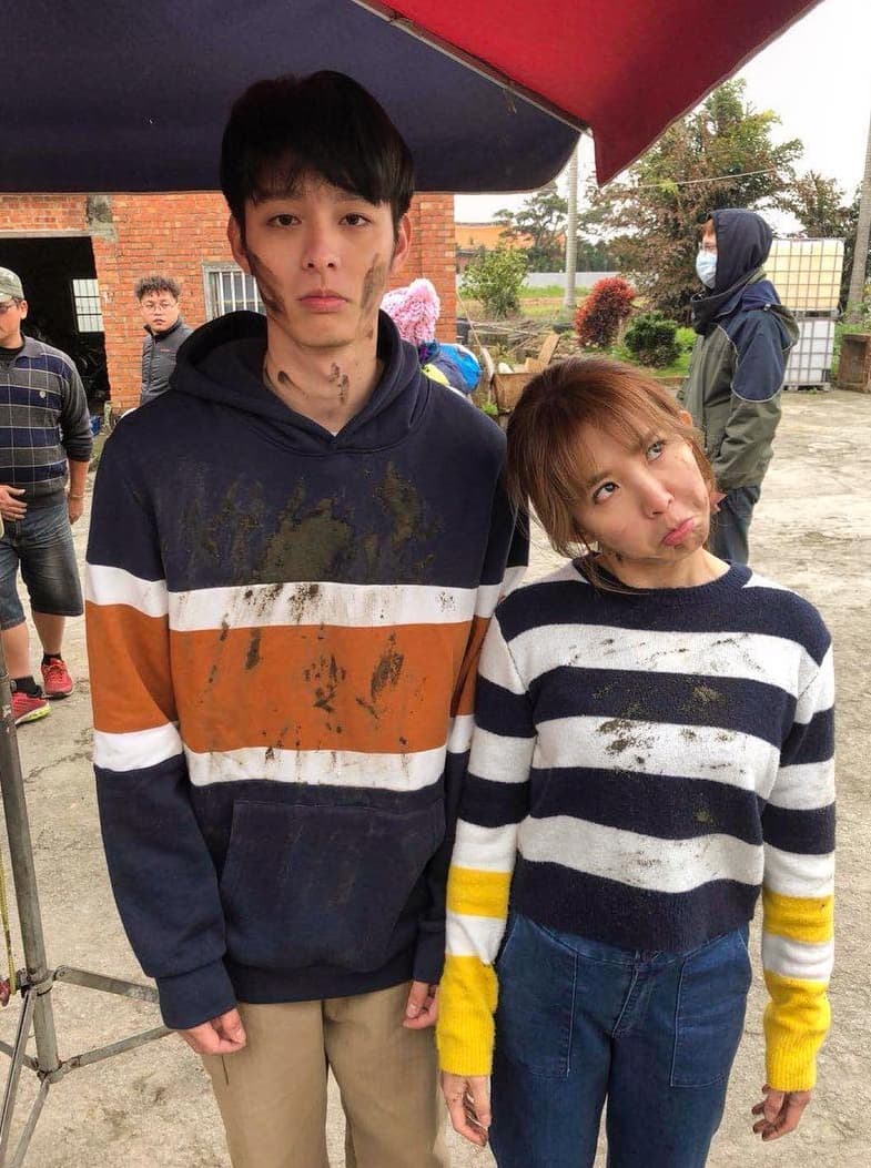和曹佑寧(左)合作《人際關係事務所》很開心,但印證戲的主題,瑤瑤覺得自己的人際關係滿有問題,因為她個性慢熱又太直接,講話還有點賤,有時候只是開玩笑卻引起誤會。 (翻攝自曹佑寧臉書)