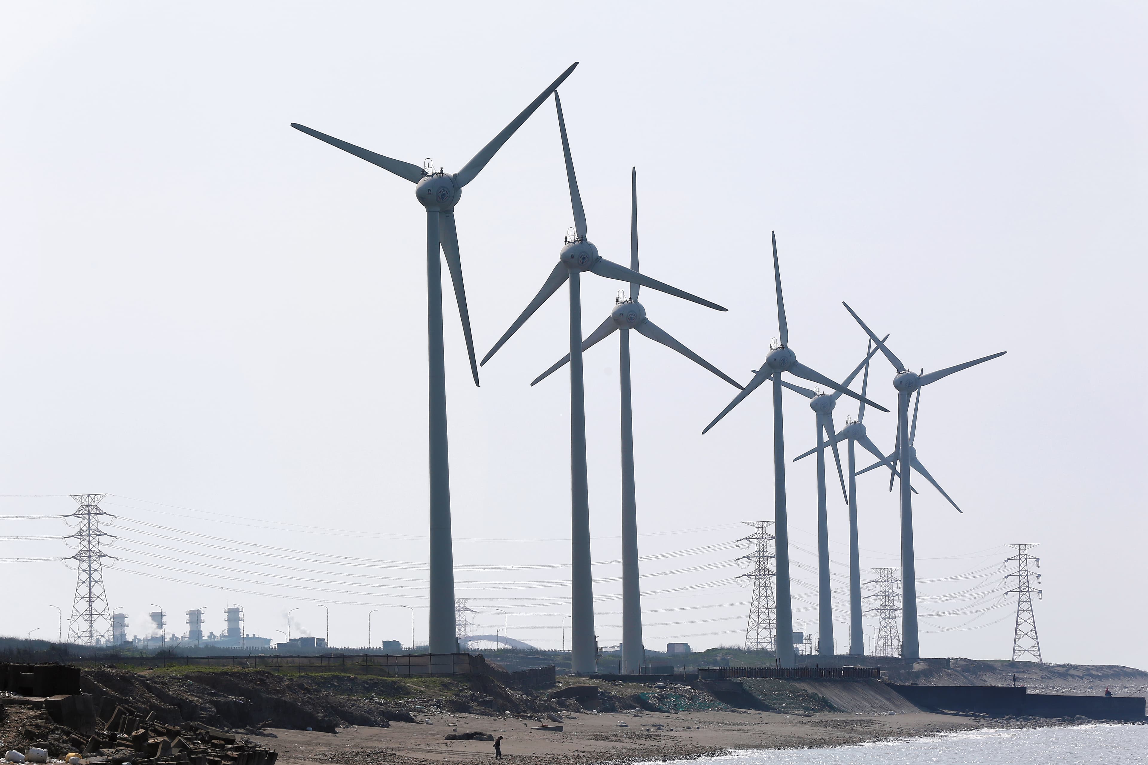 有兆元商機的離岸風電遴選話題，一度帶動風力發電概念股飆漲，但現在已打回原形。
