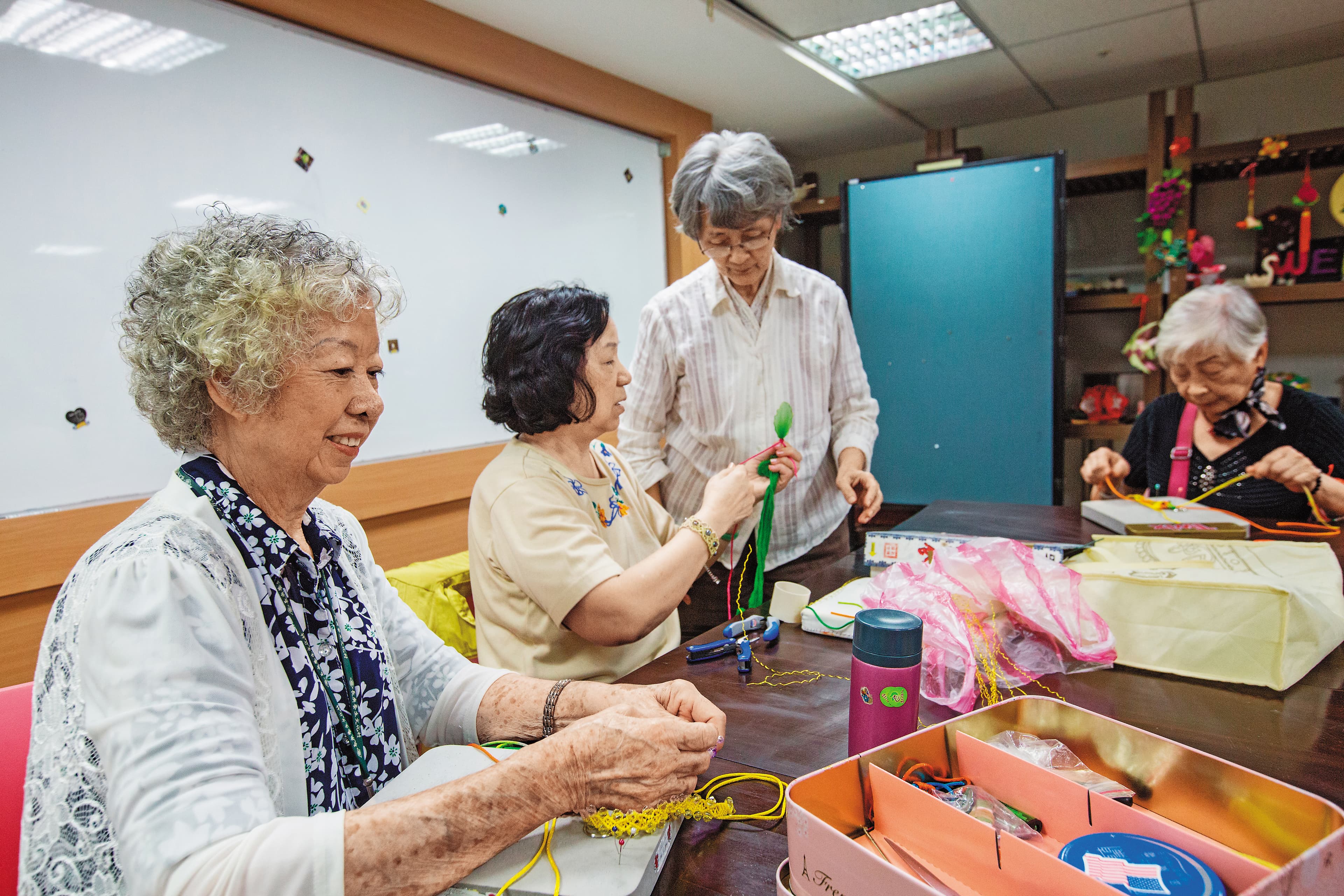 老後的生活想要多彩多姿,要有老本、老友、健康及興趣。