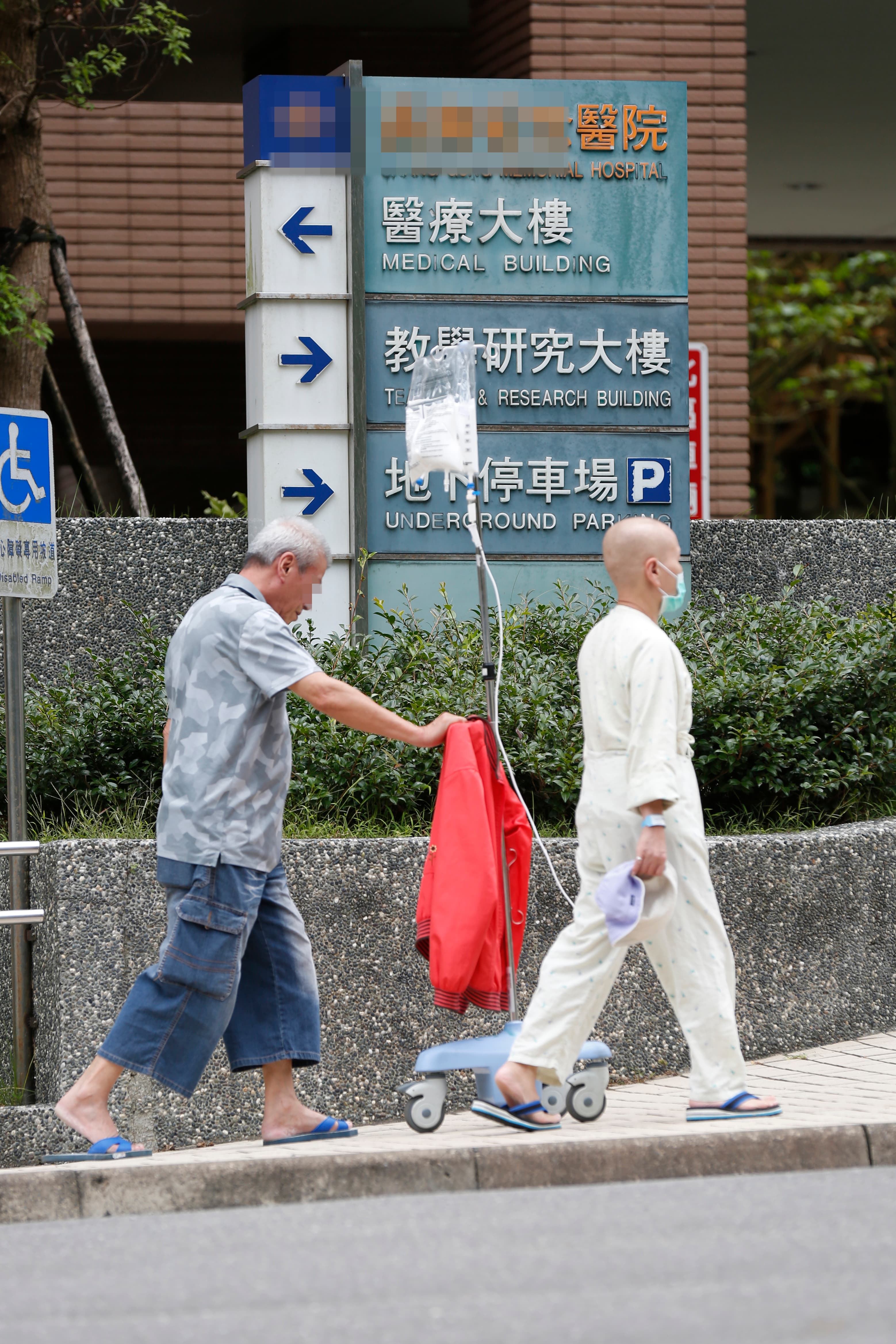 想轉嫁因意外或生病住院的支出,可善用便宜的定期醫療險附約。
