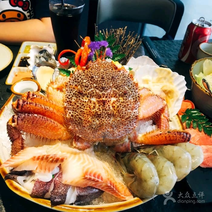 吳易展的小當家、大釧、美仕特火鍋店,主打龍蝦、帝王蟹等高檔食材。(翻攝自大眾點評)