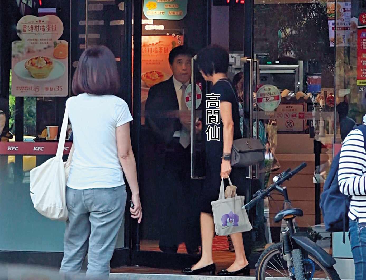 2018年4月28日16:26,郝龍斌與太太高閬仙今年四月曾共赴在台大附近教會舉辦的告別式。