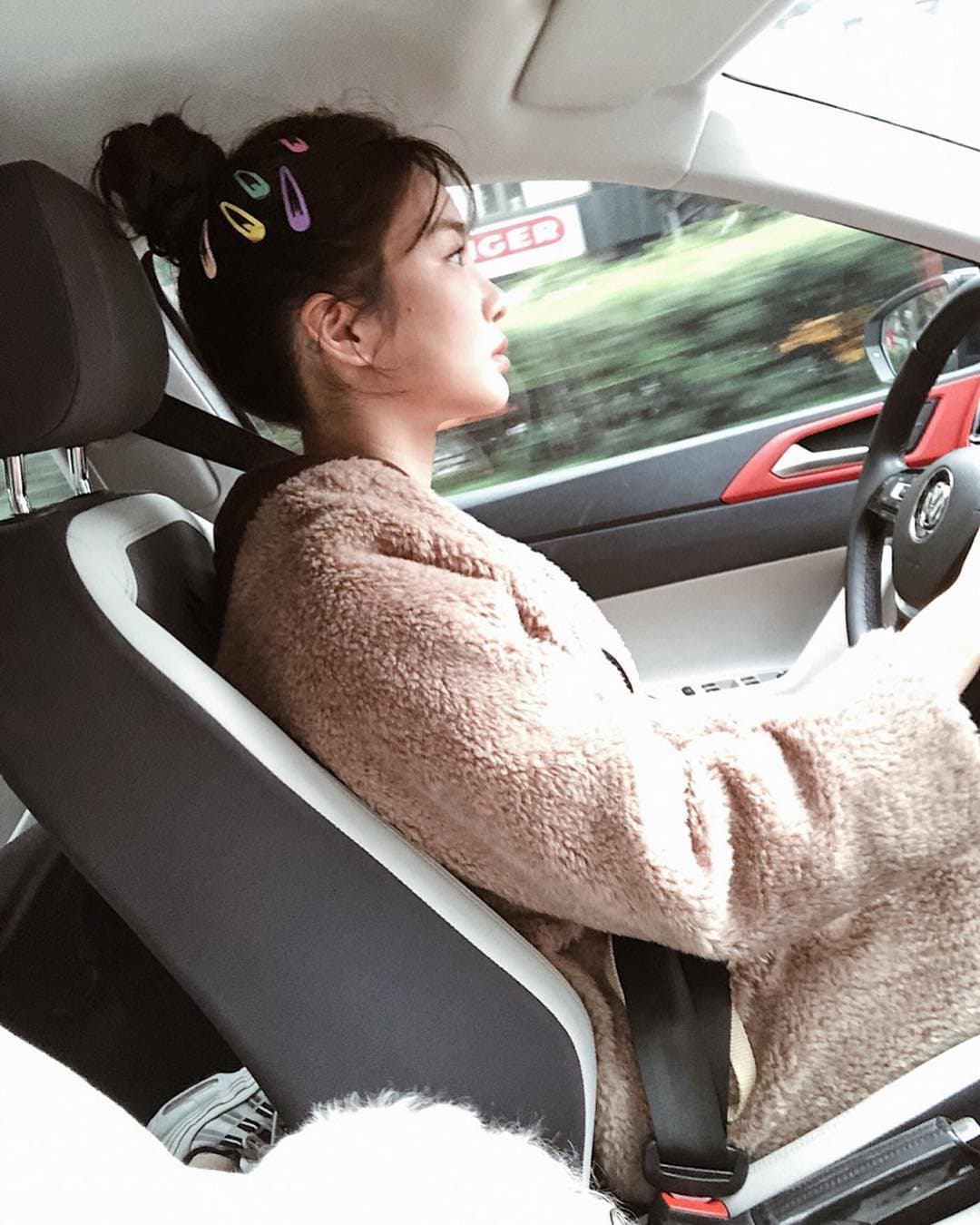 舒子晨曾在IG上po出她開著福斯愛車的照片。(翻攝自舒子晨IG)