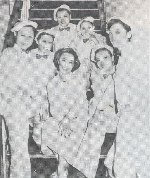 60年代以舞蹈盛名遠播,一個人的舞蹈藝術也許寂寞,但曹金鈴(中)教出許多學生,樂享教學互動成就感。(翻攝自電視綜合週刊)