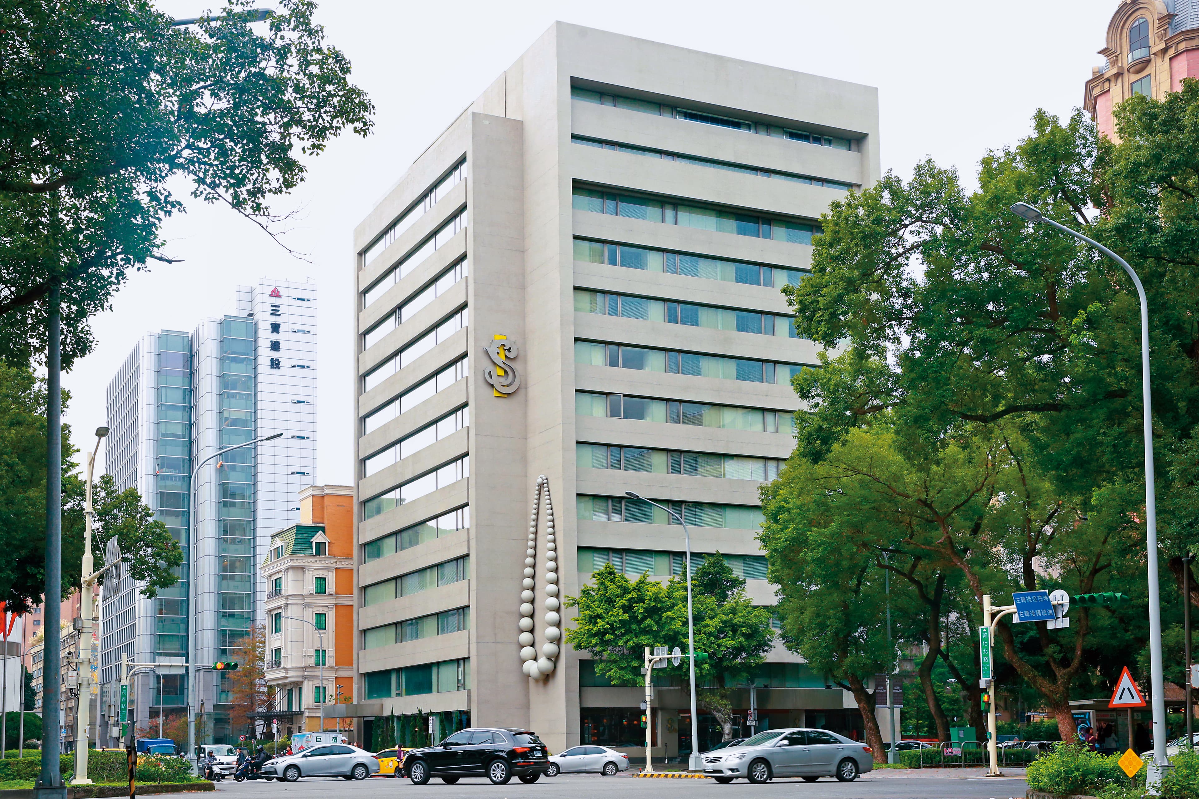 S Hotel的業績,汪小菲一直認為跟陸客不來、蔡英文的兩岸政策息息相關。