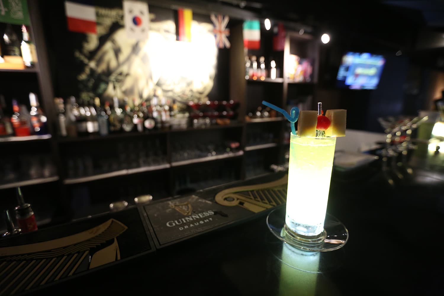 店內的餐點命名都帶有電玩元素，圖為調酒「光明使者烏瑟」。