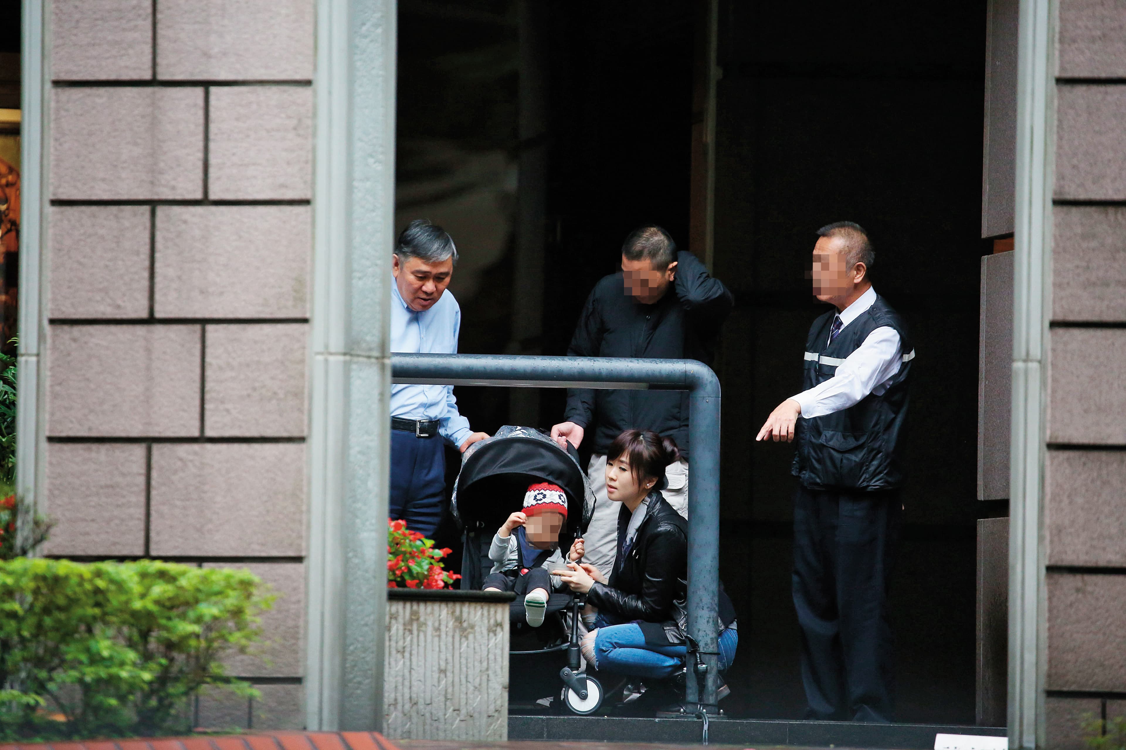 王永慶長子王文洋目前除忙於自己的宏仁集團事業,生活重心是陪伴女兒王思涵及孫子。