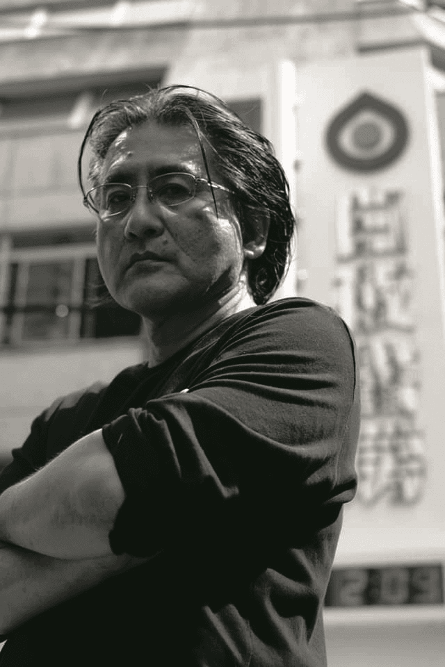 《全裸導演——村西透傳》作者本橋信宏(攝影:山崎凌。柳橋出版提供)