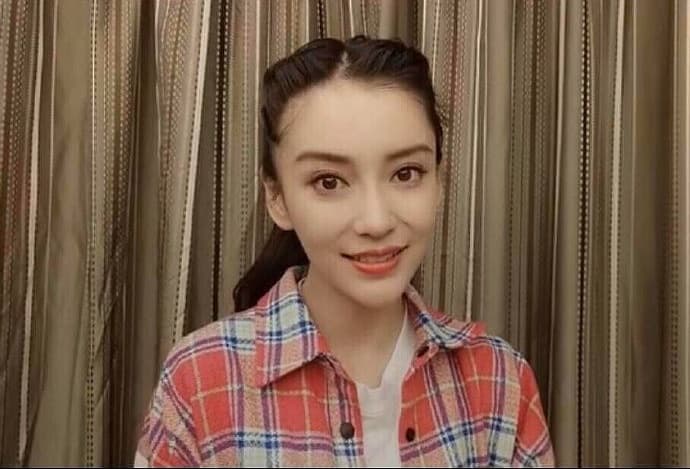 Angelababy日前拍攝宣傳片,驚現髮際線倒退嚕,與平時相差甚遠。(翻攝自微博)