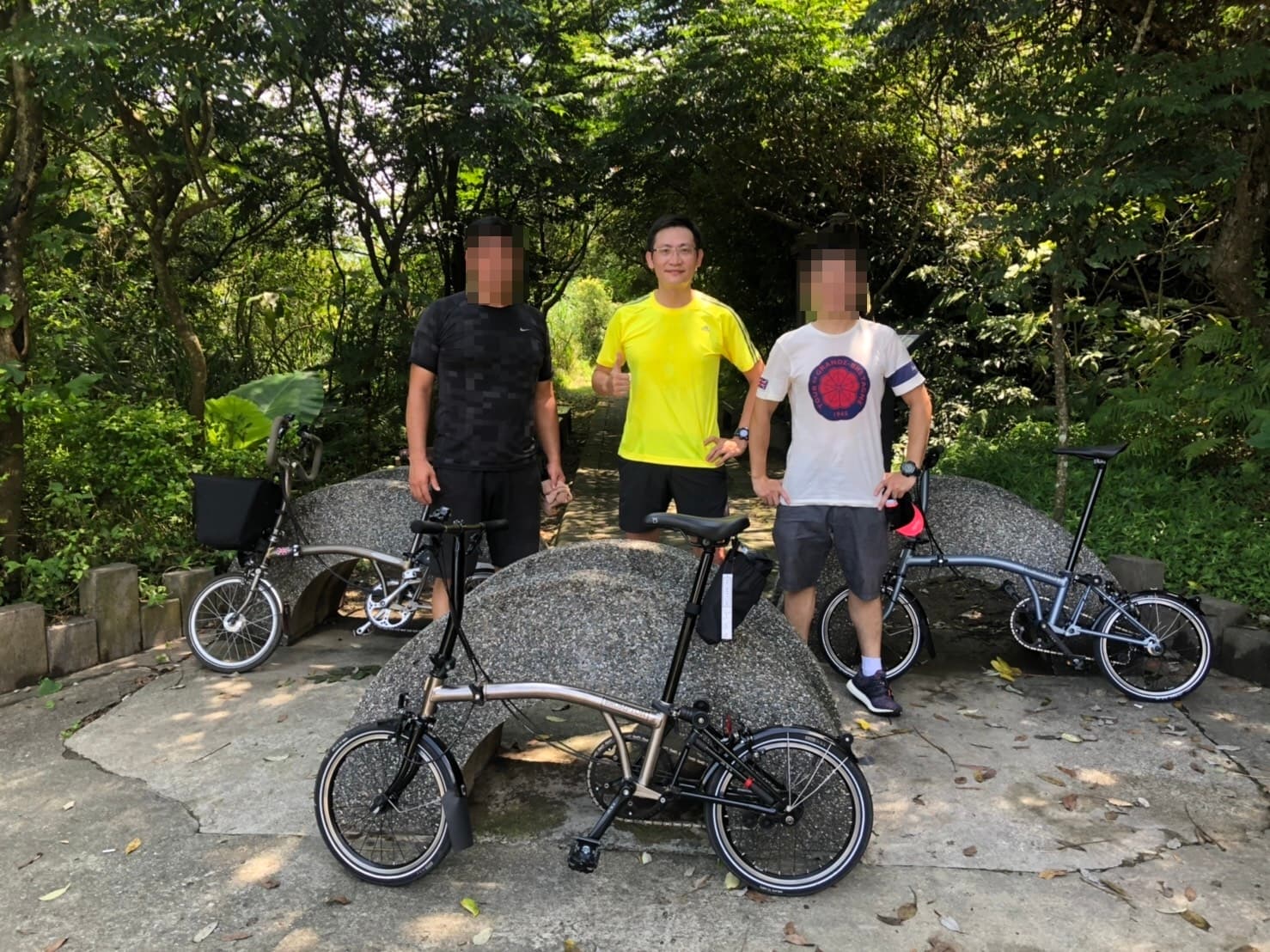 林男與陳綺貞交往後很重視身材,經常與車友參加活動。(讀者提供)