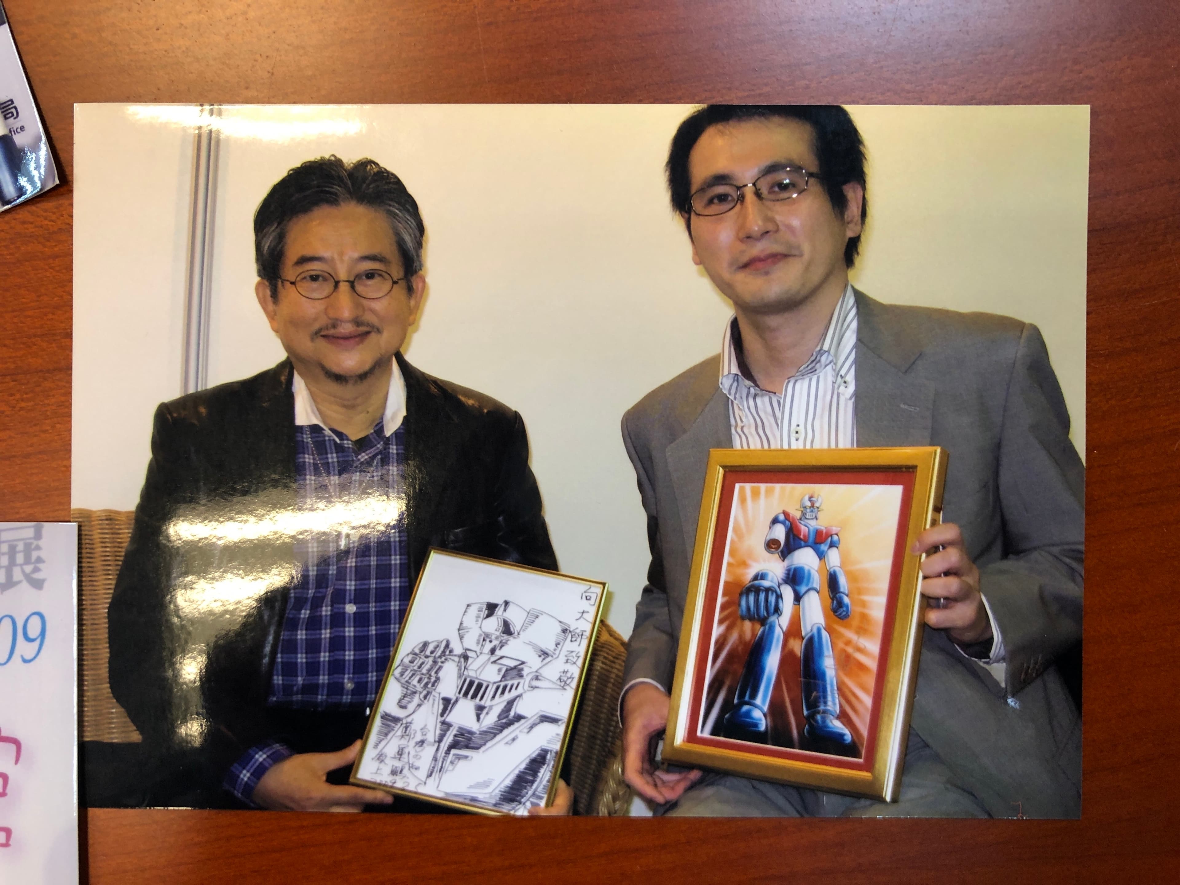 2009年永井豪來台時,雙方互贈禮物,開啟了兩人的友誼。(鄭運鵬提供)