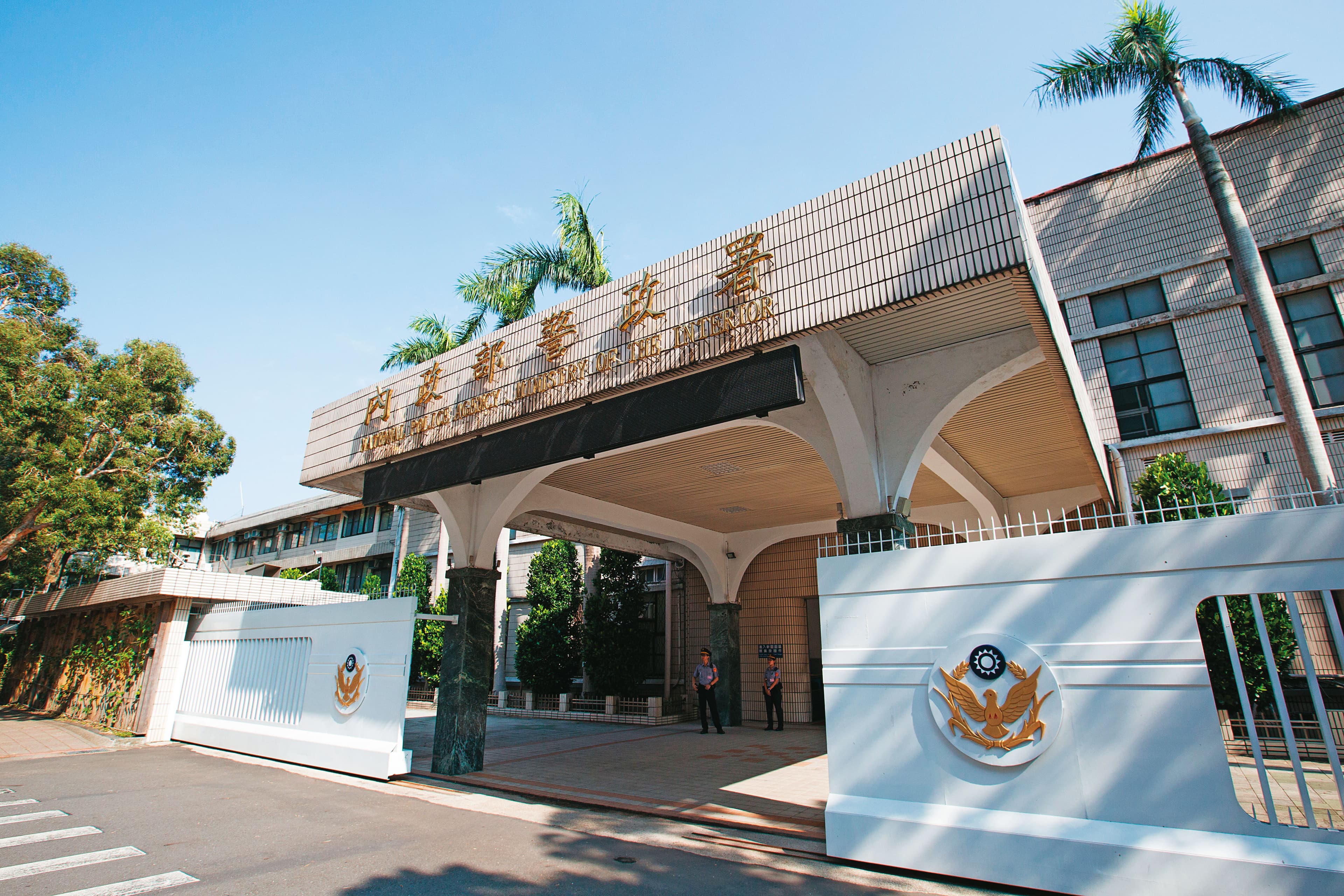 警政署近8千萬元的電擊槍採購案,爆發綁標爭議。