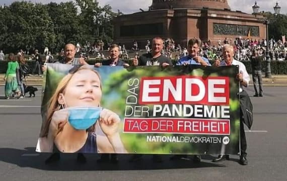 許多民眾上街抗議德國政府的防疫政策。(翻攝自NPD Rhein-Neckar臉書)
