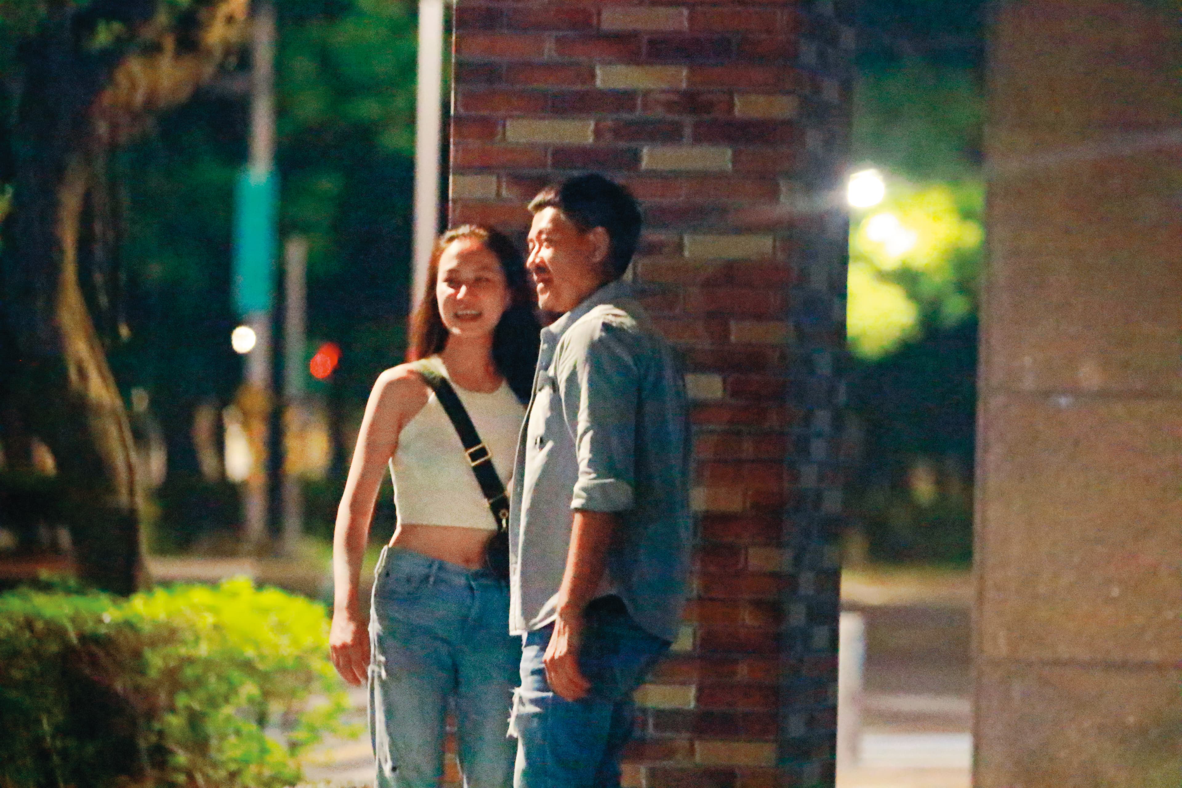 9月4日 00:08 柯叔元春風滿面，和女方看起來都相當開心。