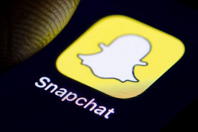 被告少年在交保候傳期間不能使用Snapchat,否則就會害家人拿不回1,200百萬元保釋金。(Thomas Trutschel/Getty Images)
