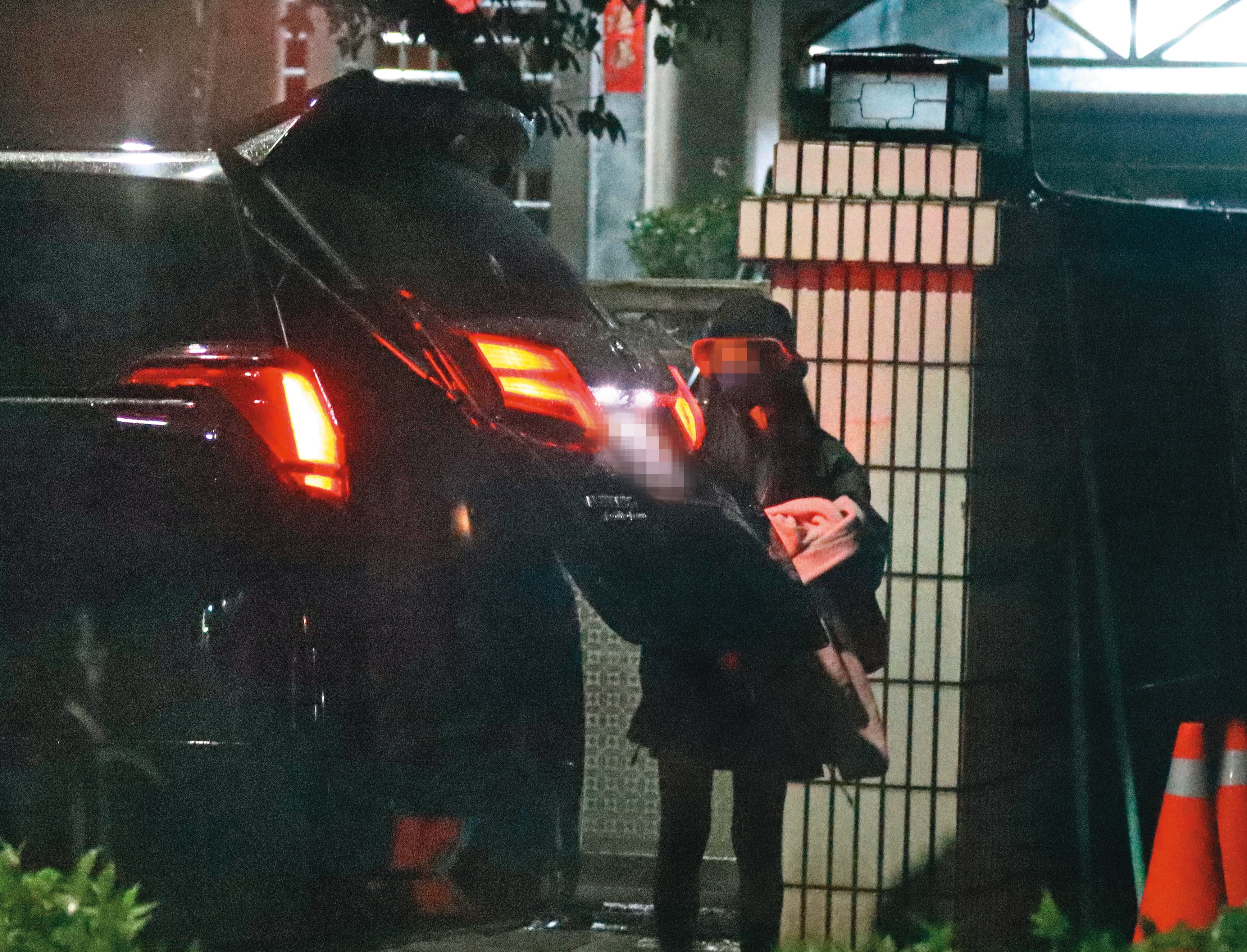 9/27 22:14,郭碧婷到了醫院檢查還是沒產兆,所以先與向佐回新北市林口住處。