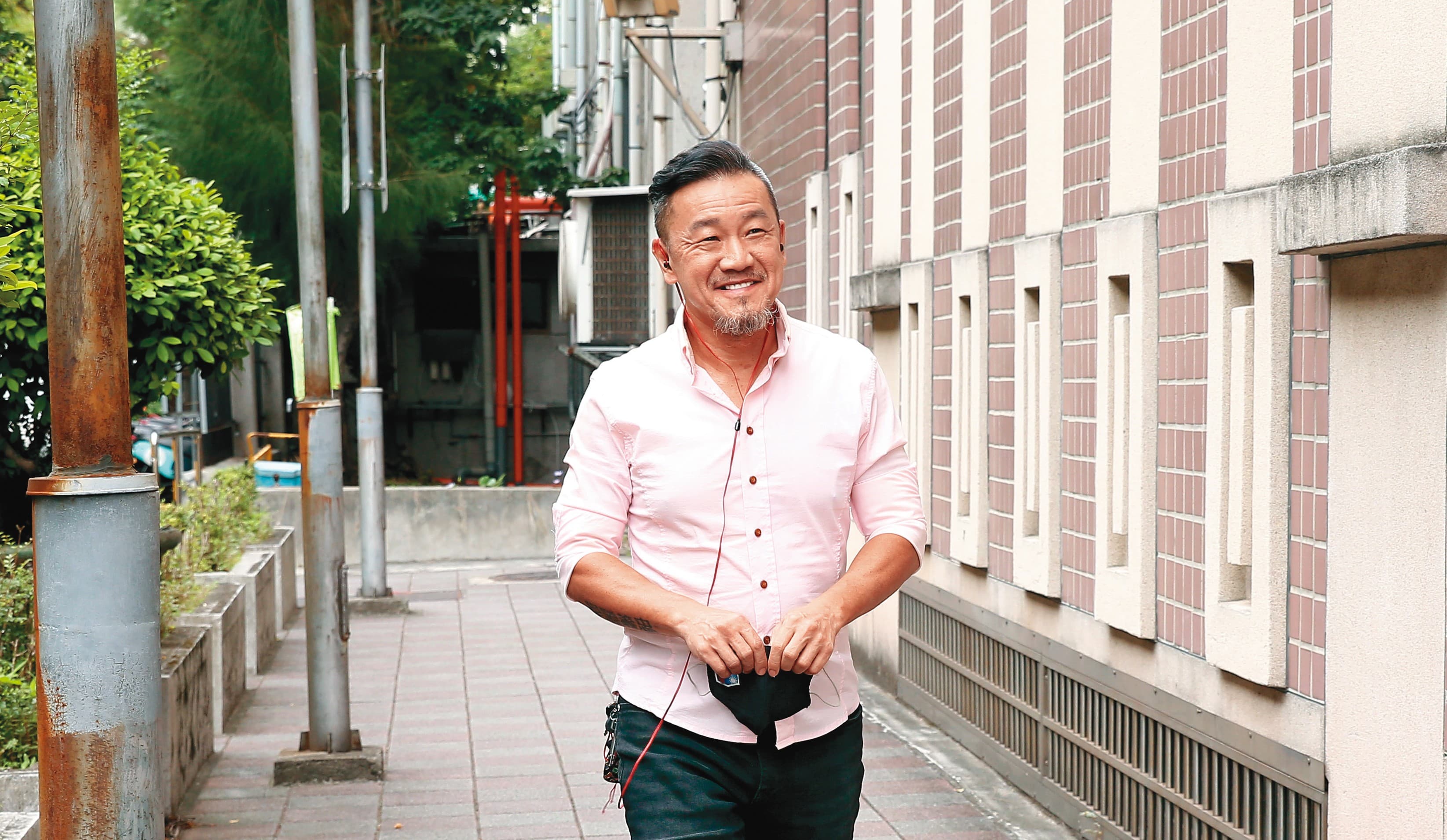 陳沂因為批評志願役,遭陳為民罵「狗畜」。